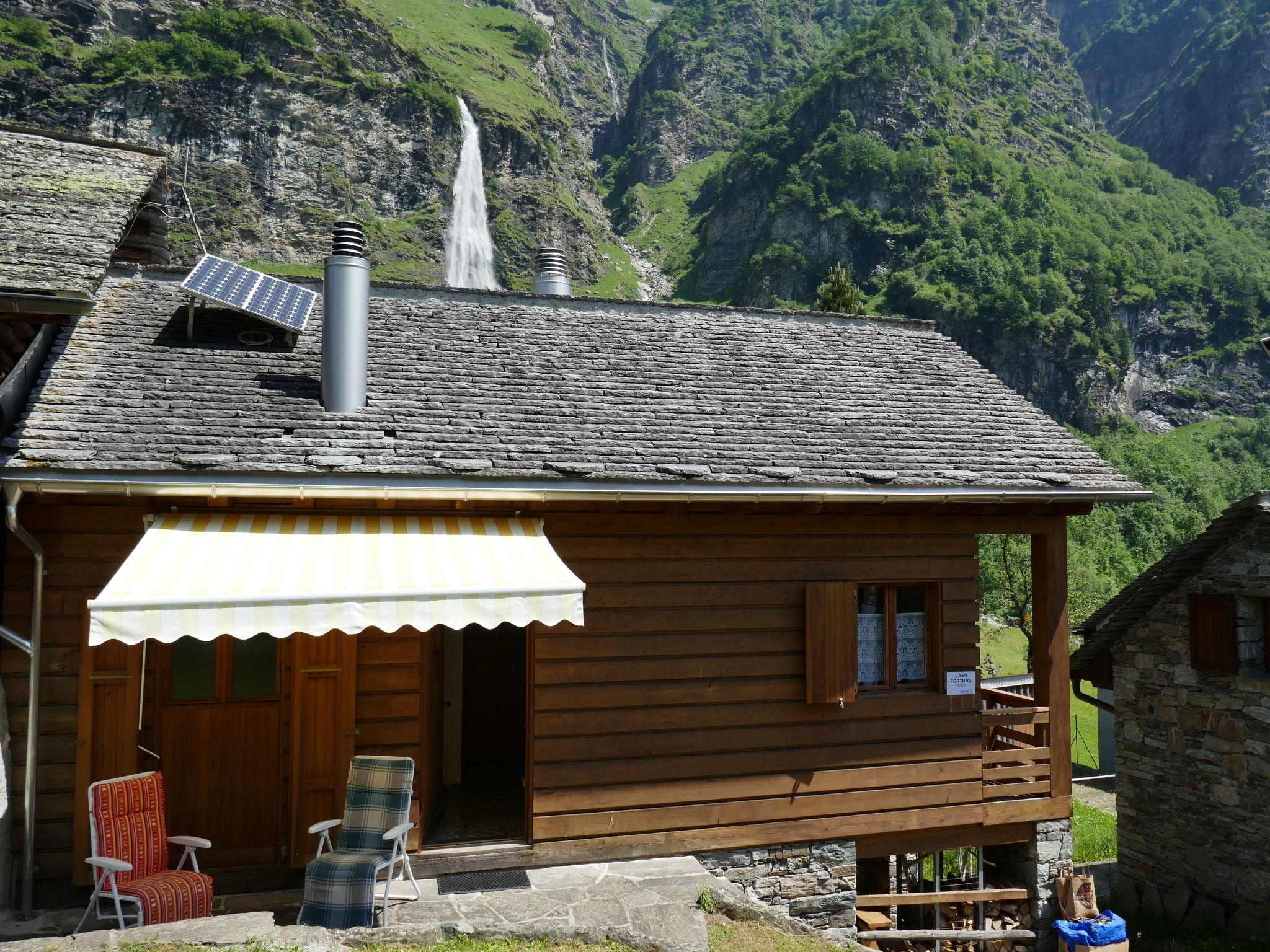 Photo 1 - Maison de 2 chambres à Serravalle avec jardin et vues sur la montagne