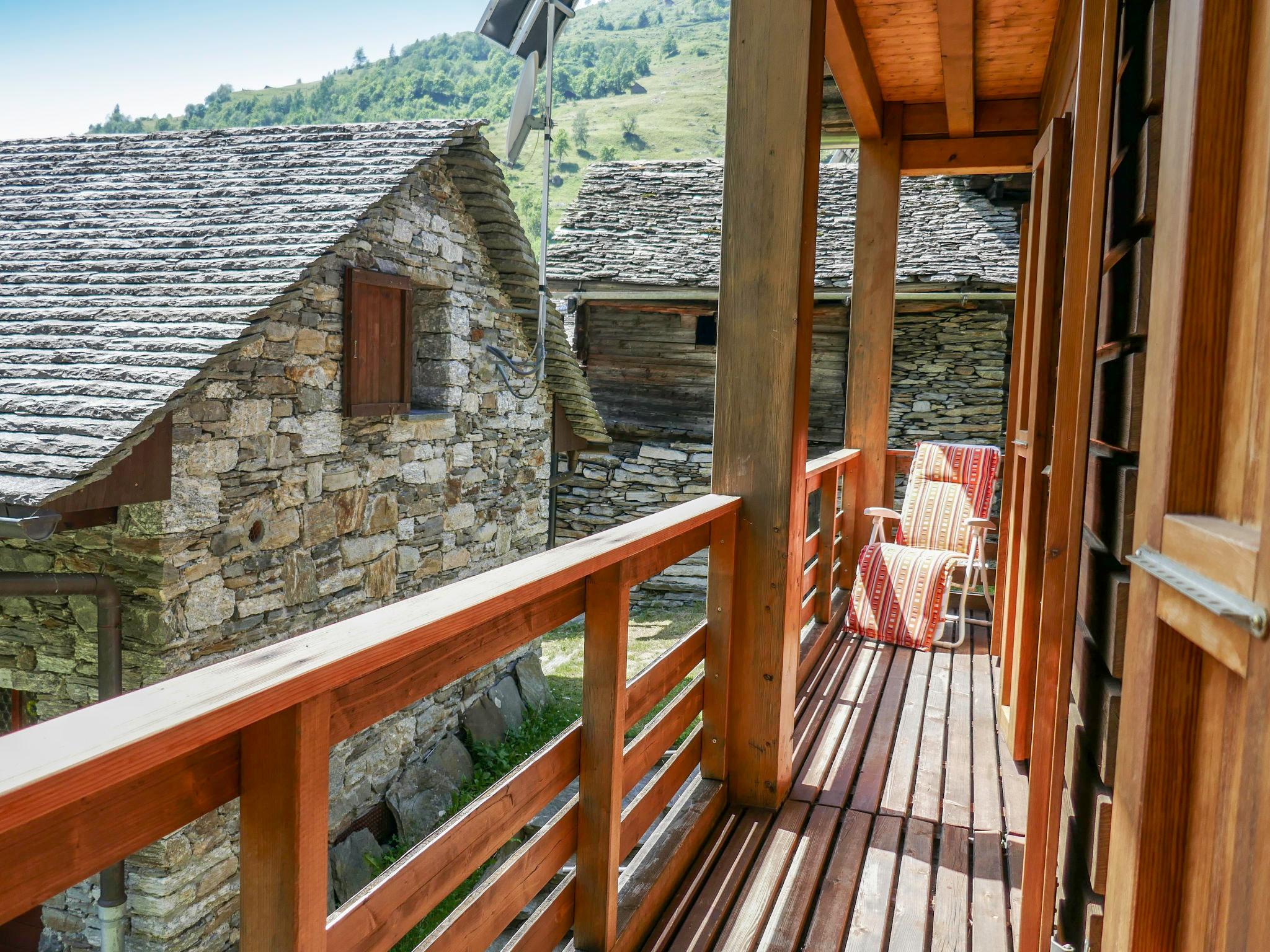 Photo 9 - Maison de 2 chambres à Serravalle avec jardin et vues sur la montagne