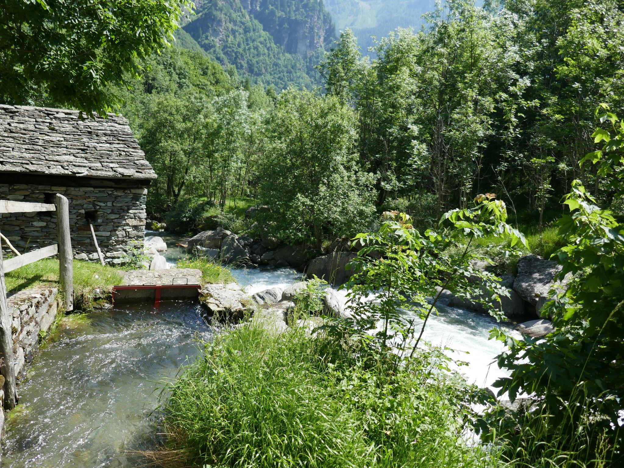 Photo 24 - Maison de 2 chambres à Serravalle avec jardin et vues sur la montagne