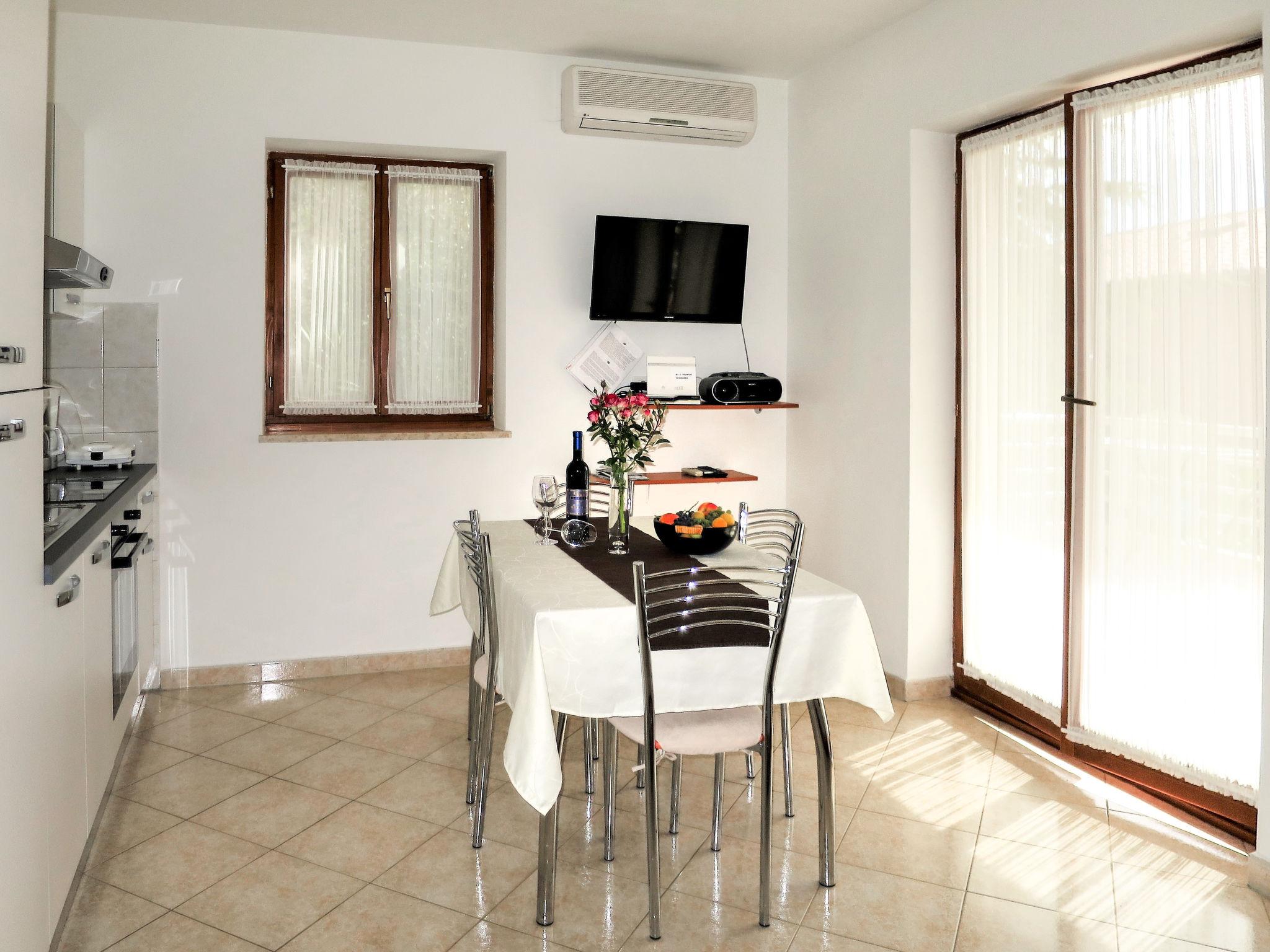 Foto 6 - Apartamento de 2 quartos em Labin com jardim