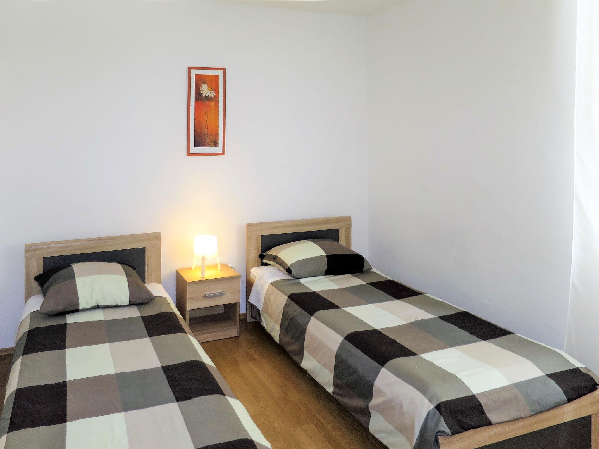 Foto 9 - Appartamento con 2 camere da letto a Labin con giardino e vista mare