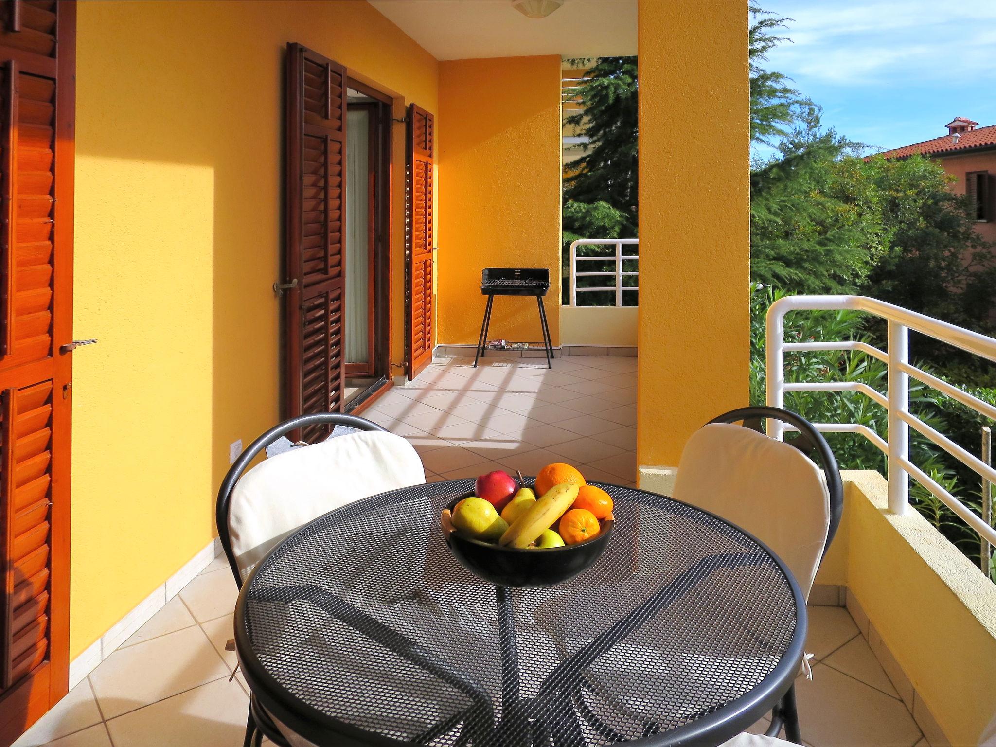 Photo 2 - 2 bedroom Apartment in Labin with garden and sea view