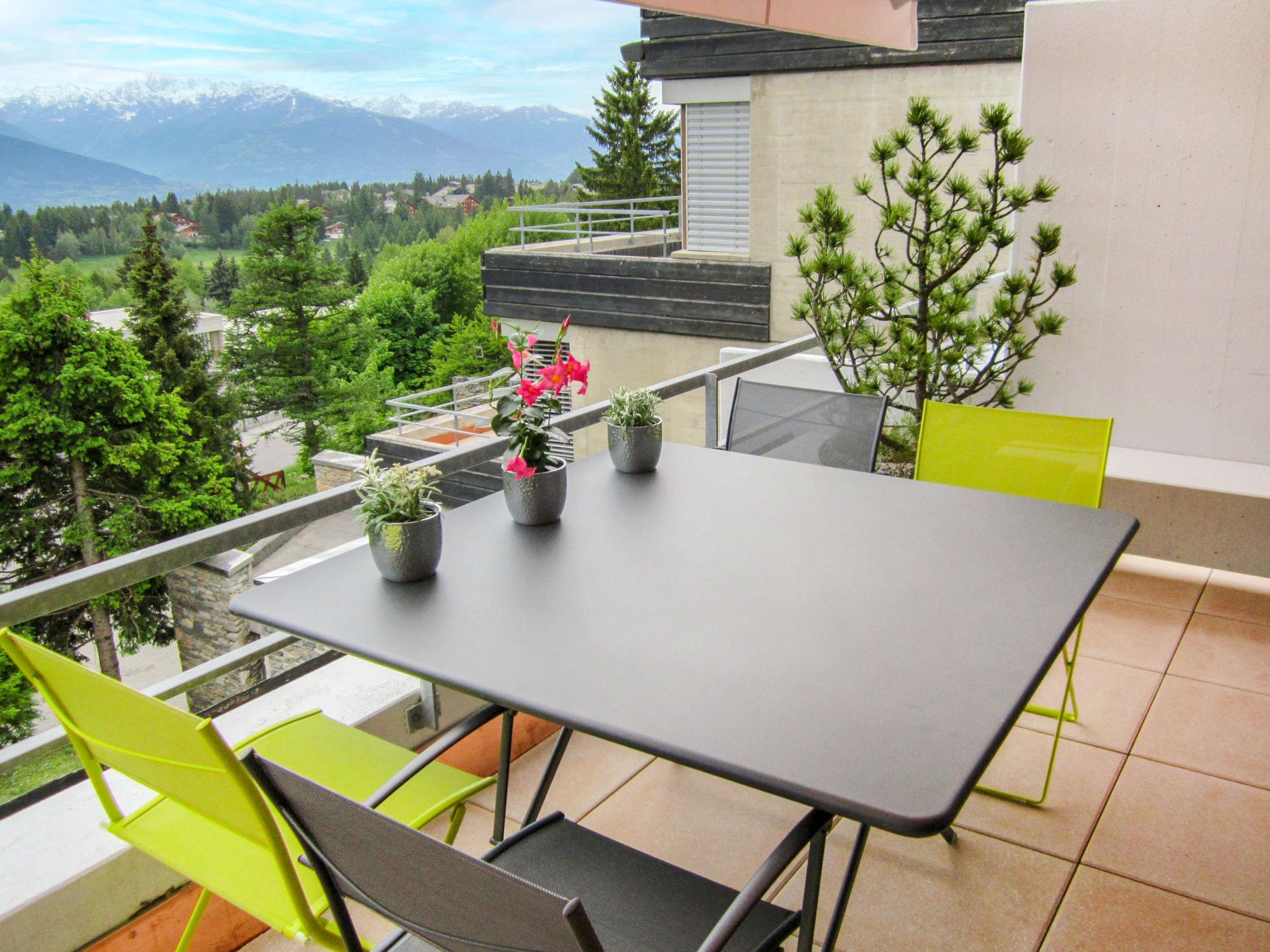 Foto 21 - Apartamento de 1 habitación en Crans-Montana con piscina y vistas a la montaña