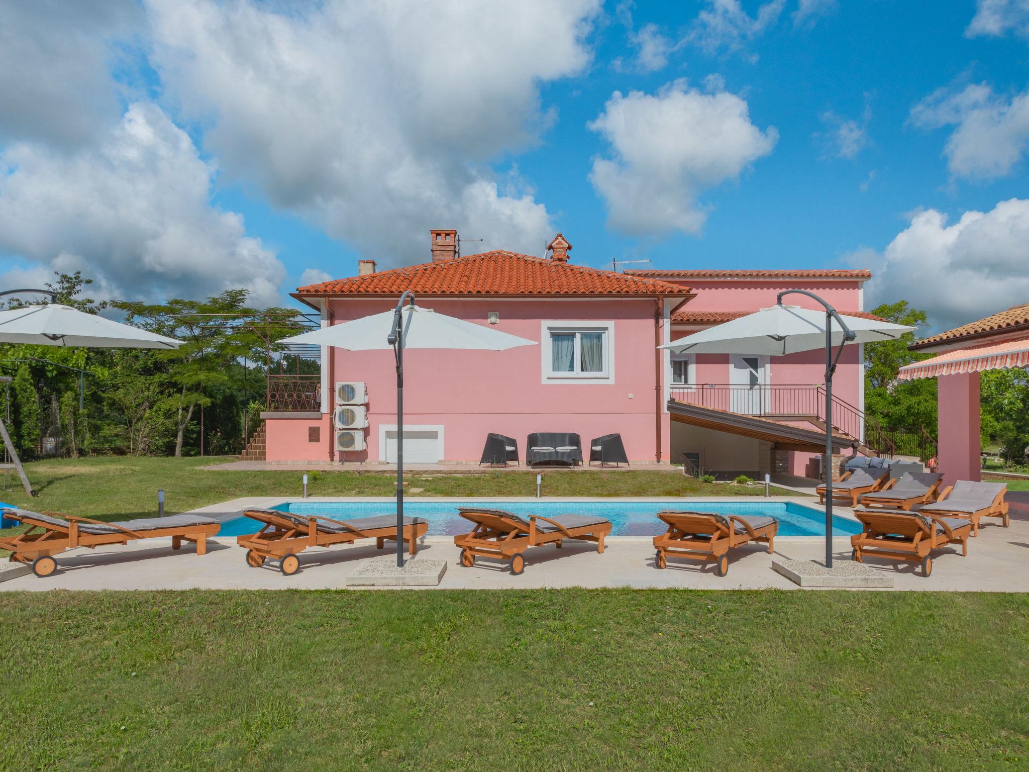 Foto 1 - Haus mit 6 Schlafzimmern in Sveta Nedelja mit privater pool und blick aufs meer
