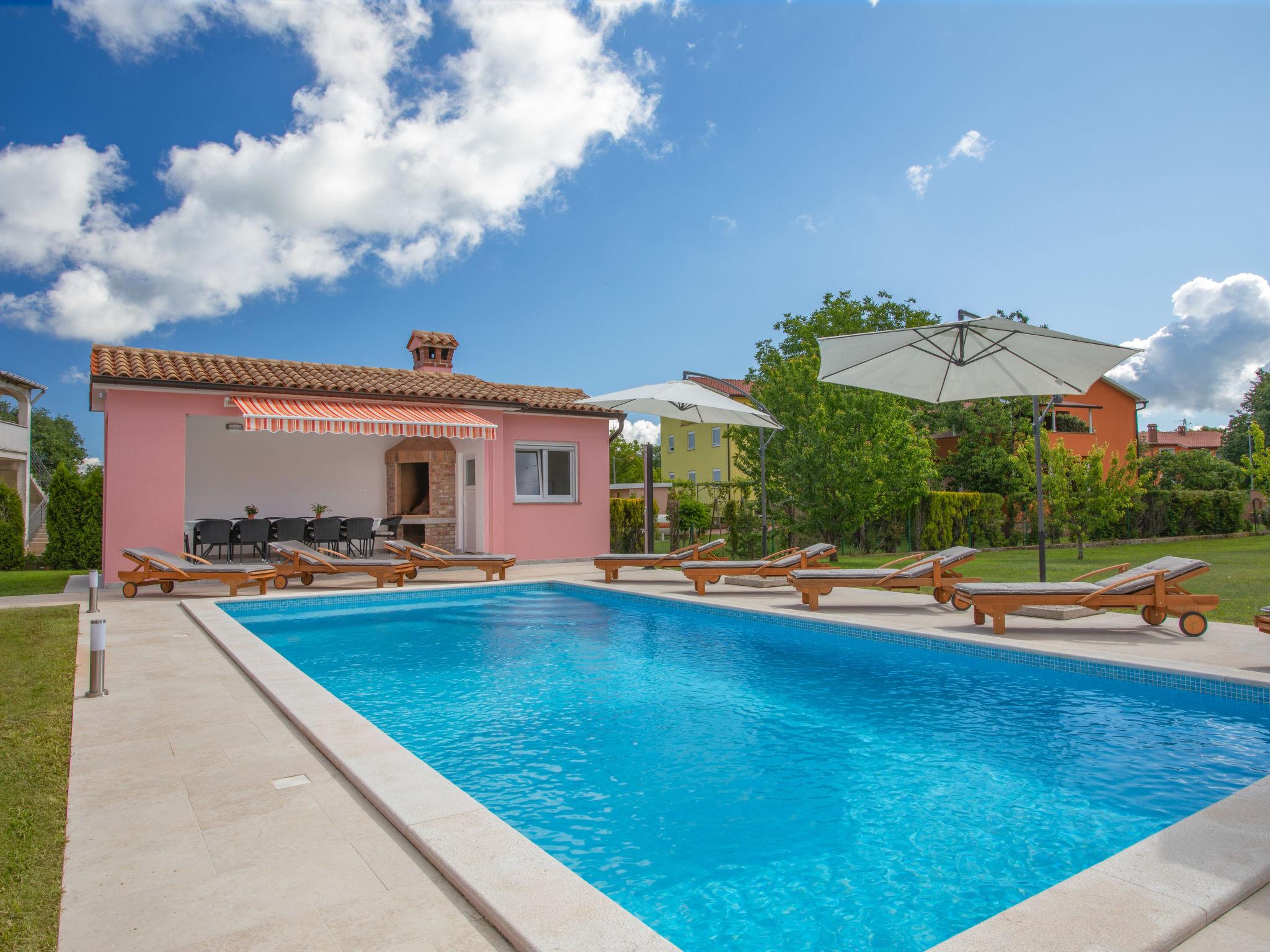 Foto 10 - Casa con 6 camere da letto a Sveta Nedelja con piscina privata e giardino