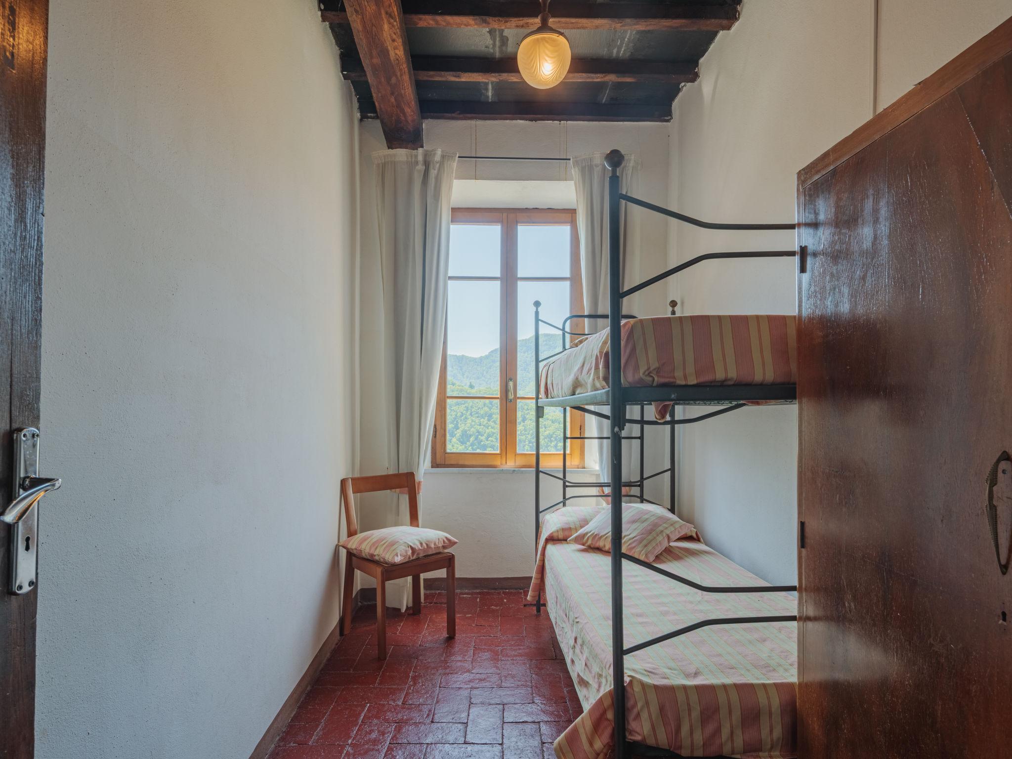 Foto 19 - Haus mit 5 Schlafzimmern in Stazzema mit garten und terrasse
