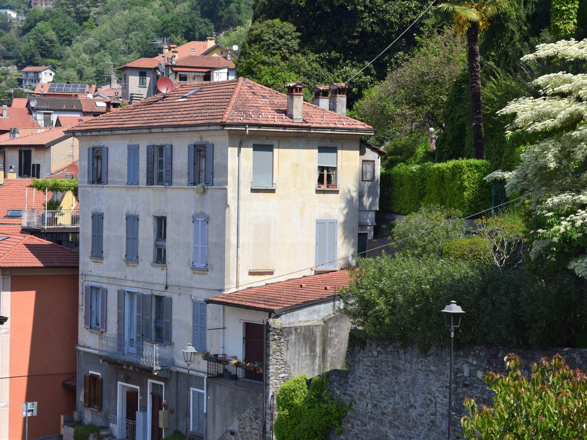 Photo 2 - Appartement de 1 chambre à Maccagno con Pino e Veddasca avec jardin et vues sur la montagne