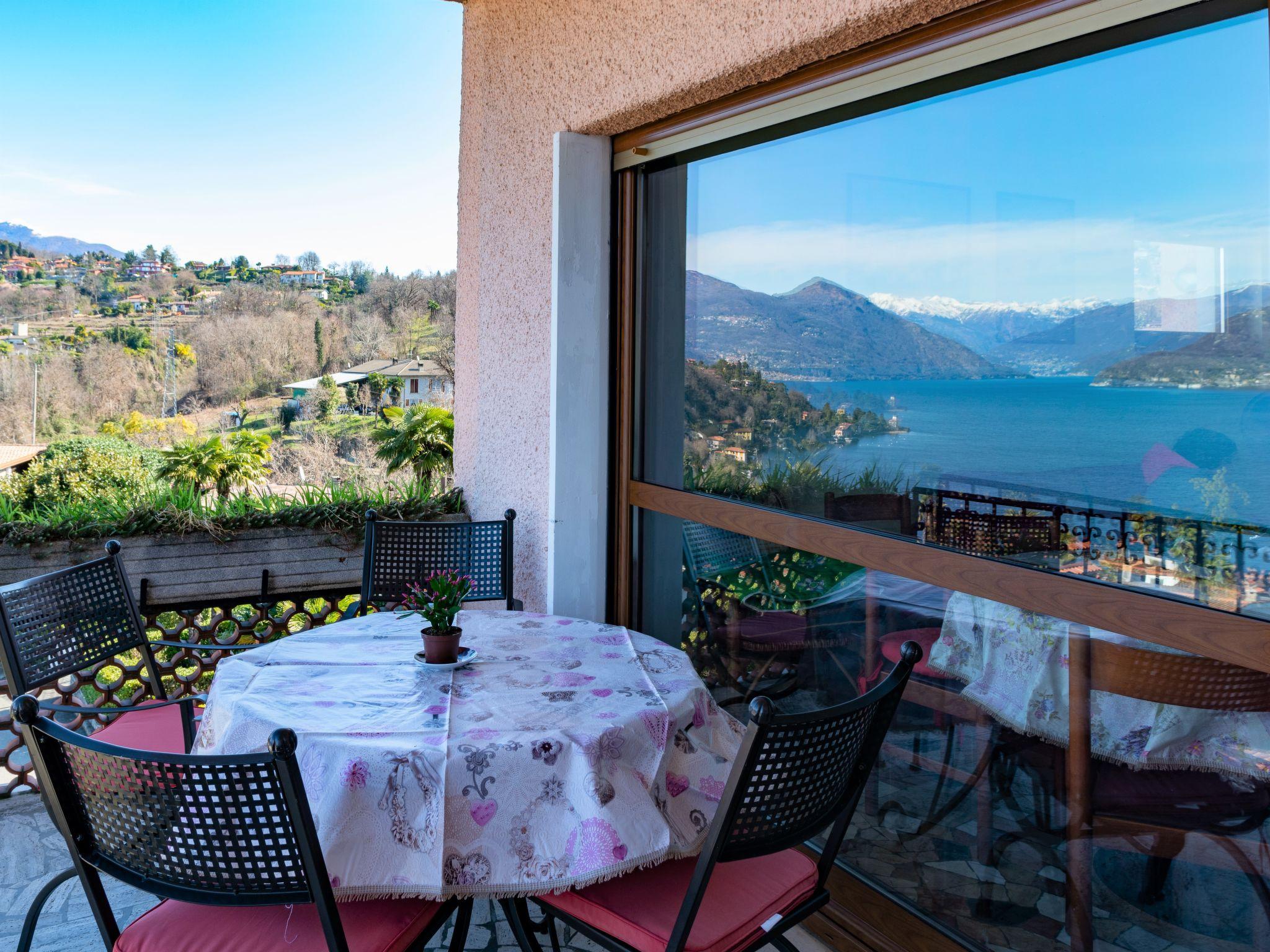 Photo 5 - Appartement de 1 chambre à Brezzo di Bedero avec piscine et vues sur la montagne