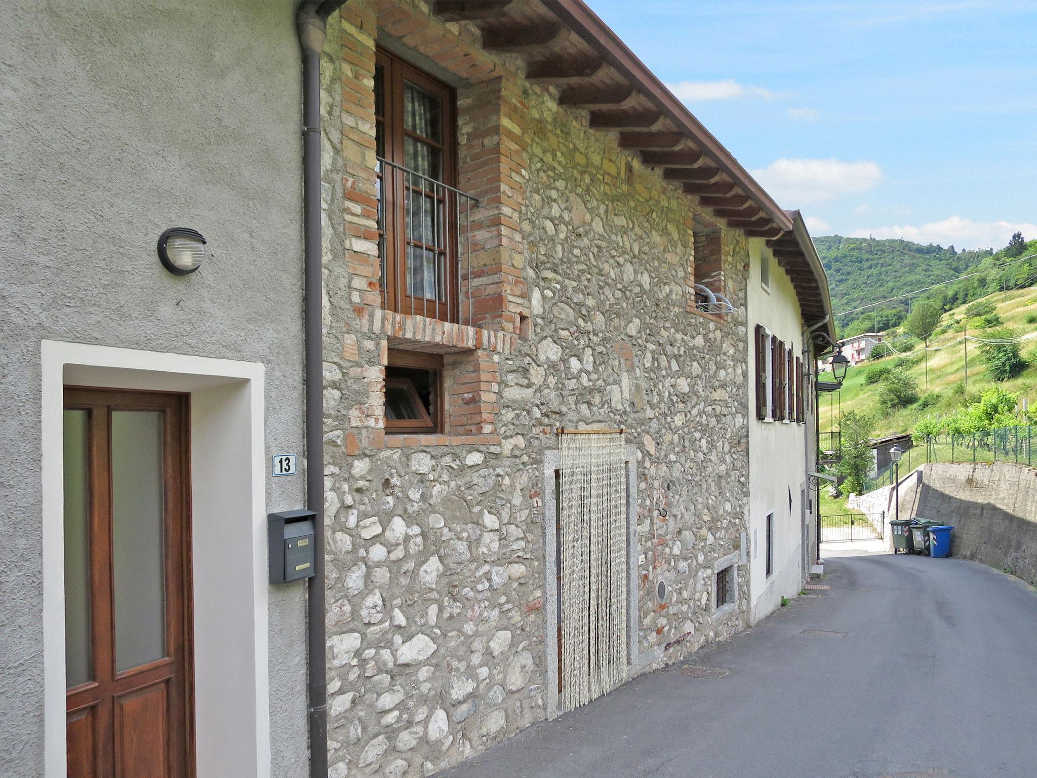 Foto 14 - Apartment mit 2 Schlafzimmern in Tremosine sul Garda mit schwimmbad und blick auf die berge