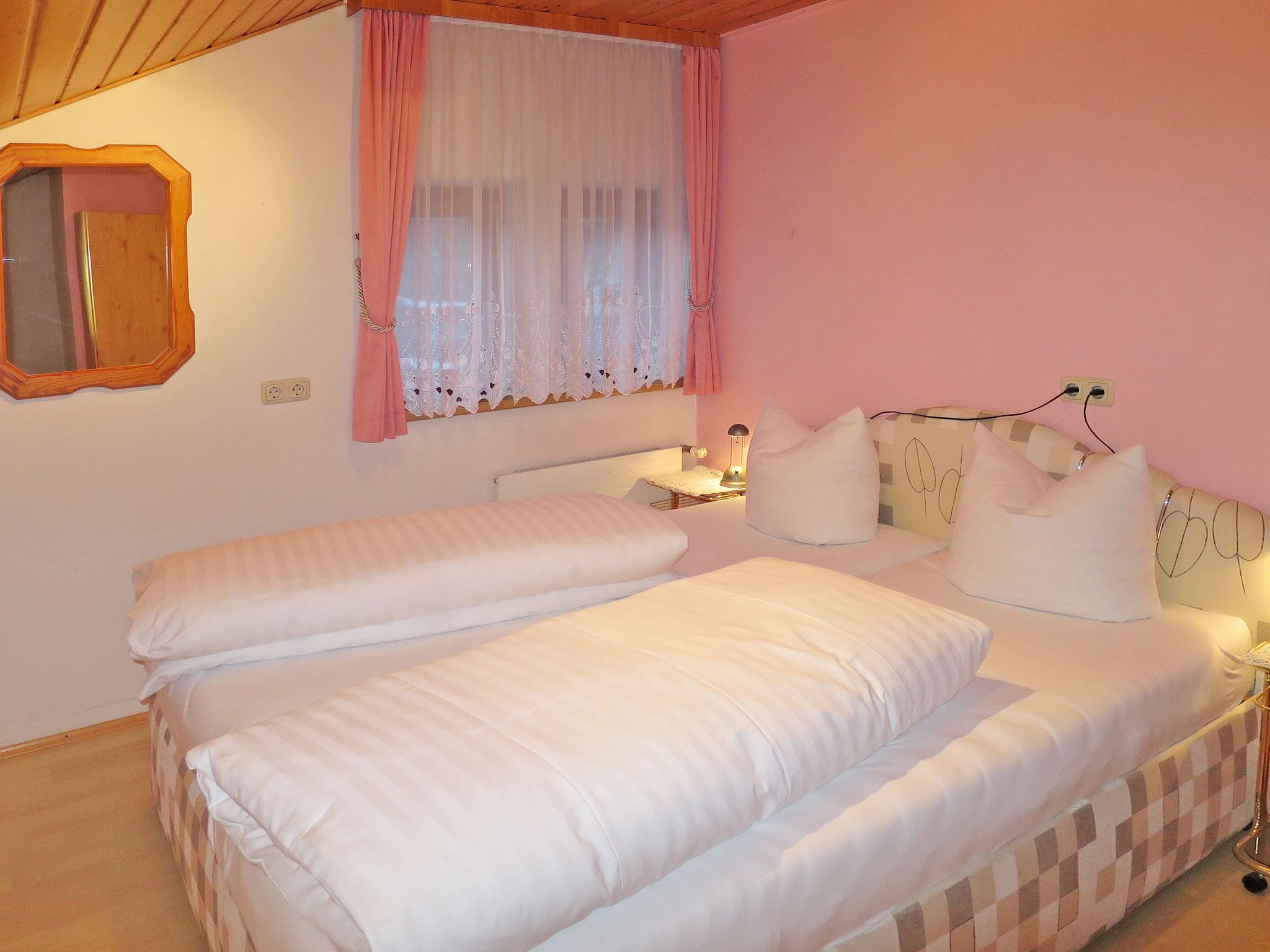 Foto 5 - Appartamento con 2 camere da letto a Tschagguns con giardino e vista sulle montagne