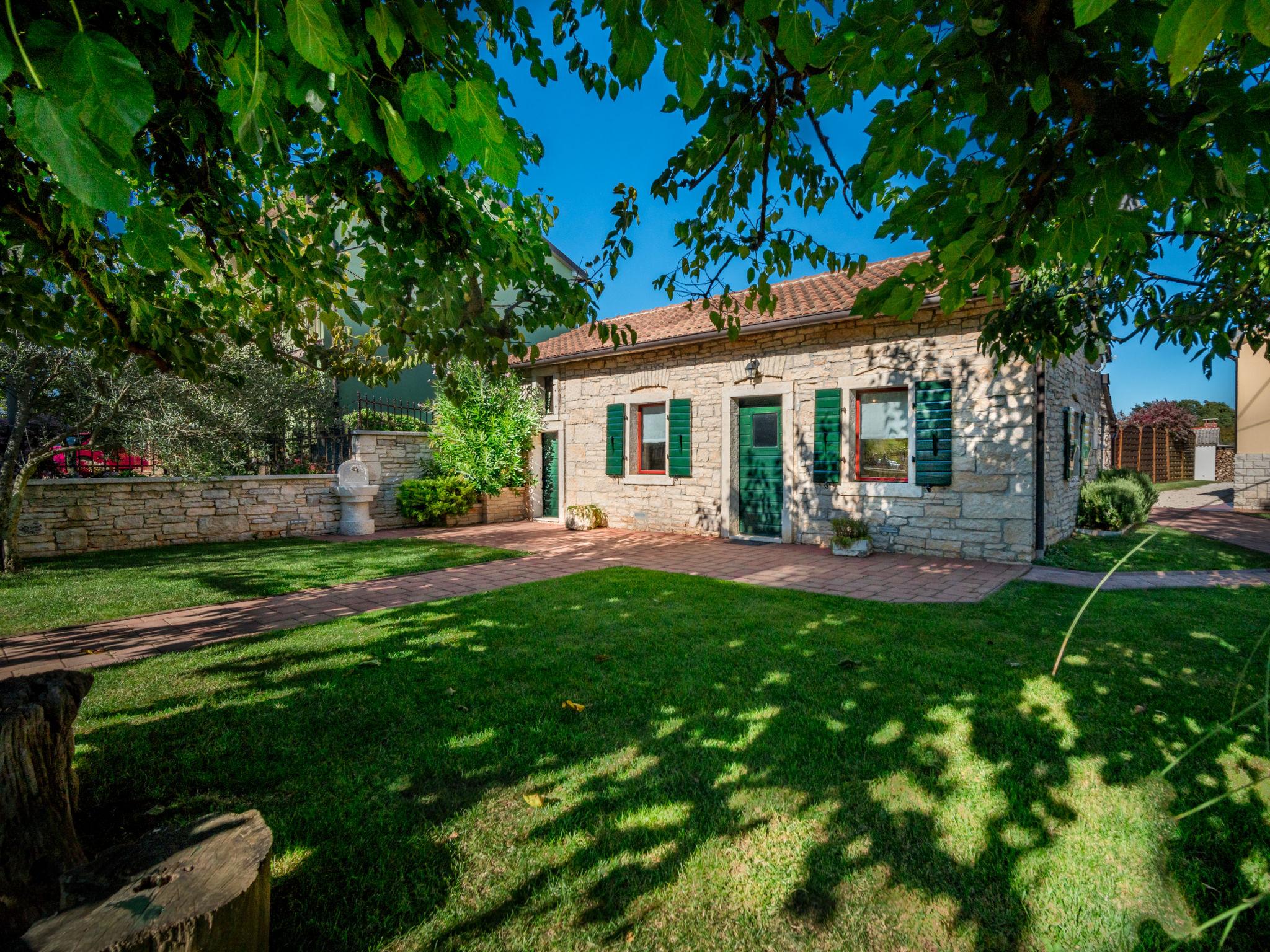 Photo 16 - Maison de 2 chambres à Sveti Petar u Šumi avec piscine privée et jardin