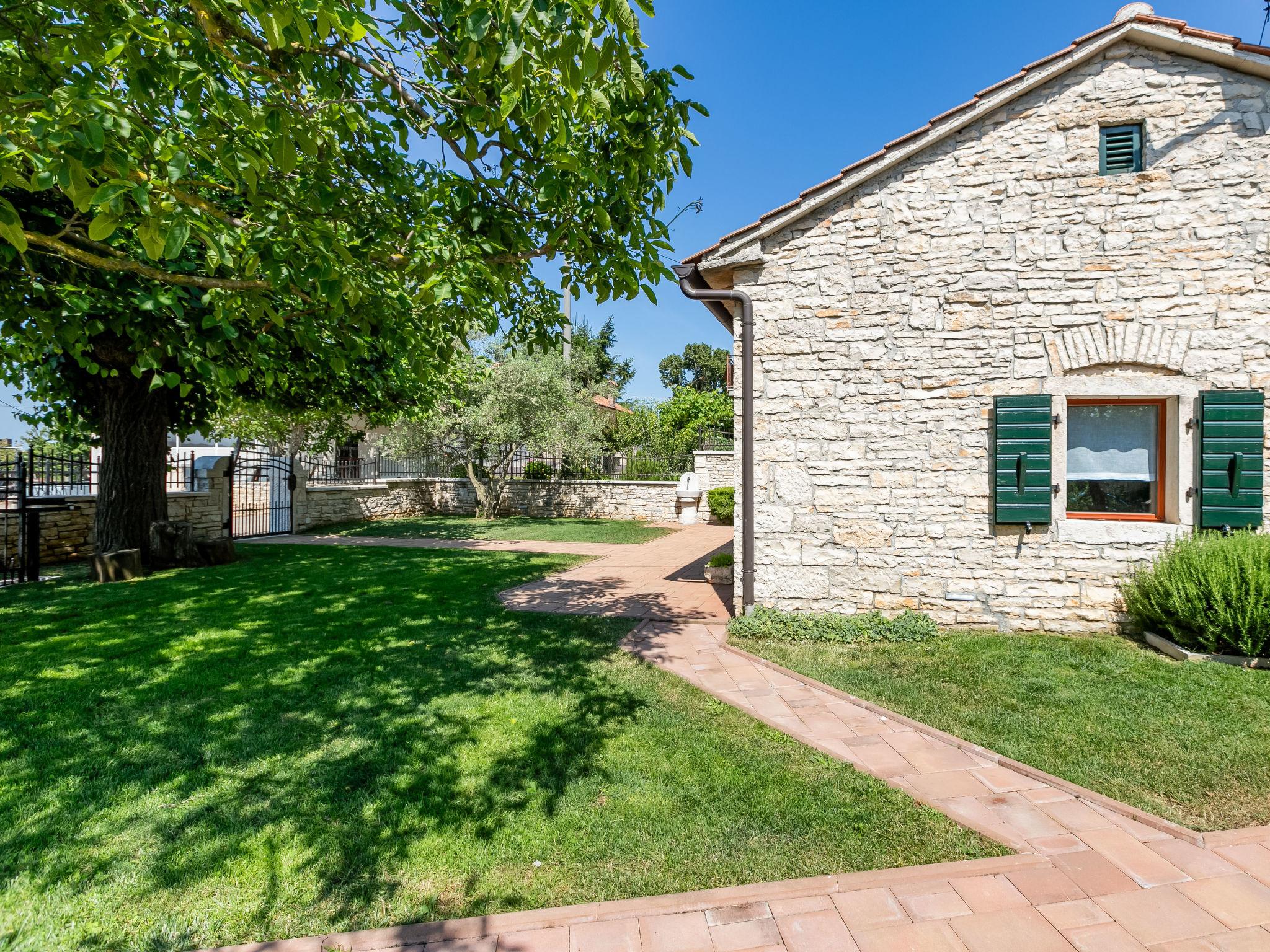 Foto 28 - Casa con 2 camere da letto a Sveti Petar u Šumi con piscina privata e giardino