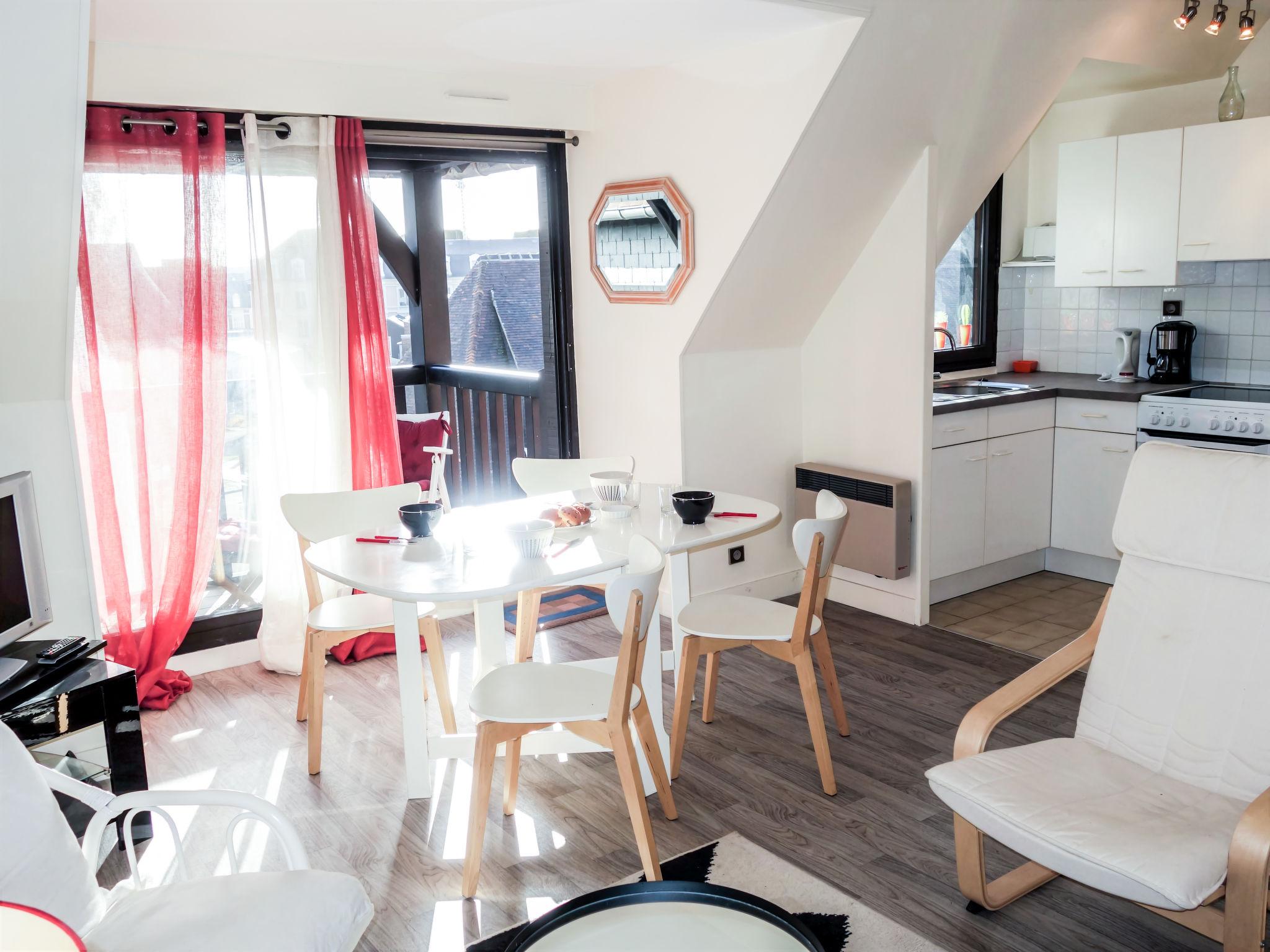 Photo 8 - 2 bedroom Apartment in Deauville with sea view