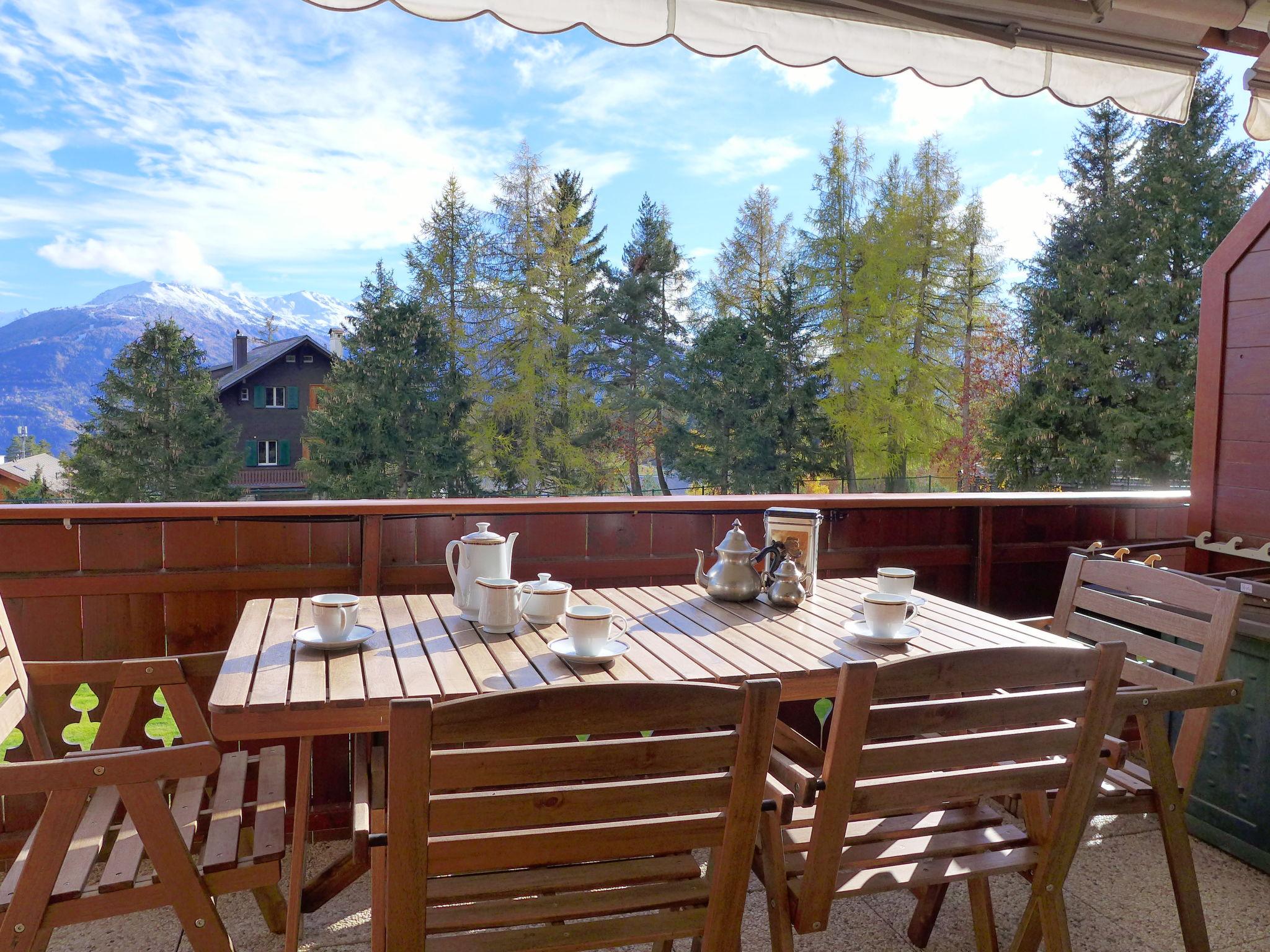 Photo 21 - 2 bedroom Apartment in Crans-Montana with garden and mountain view