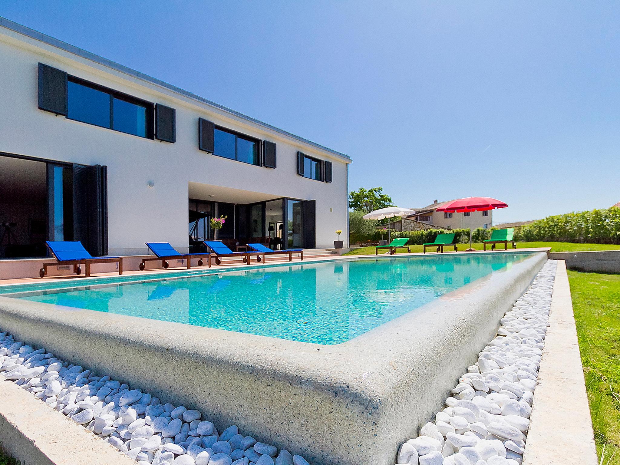 Photo 2 - Maison de 3 chambres à Višnjan avec piscine privée et vues à la mer