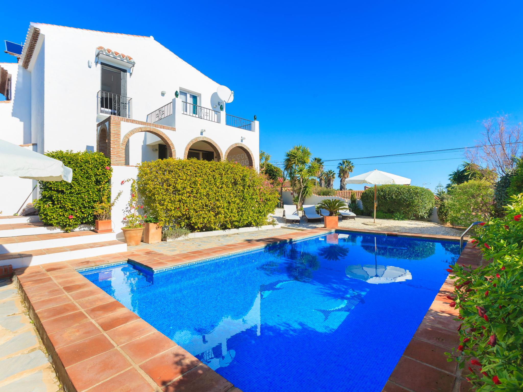 Photo 1 - Maison de 3 chambres à Estepona avec piscine privée et vues à la mer