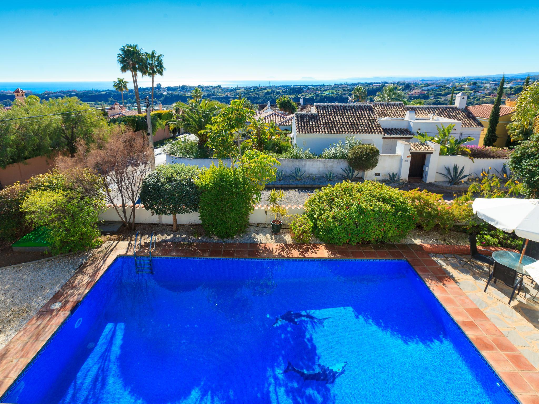 Foto 22 - Casa con 3 camere da letto a Estepona con piscina privata e vista mare