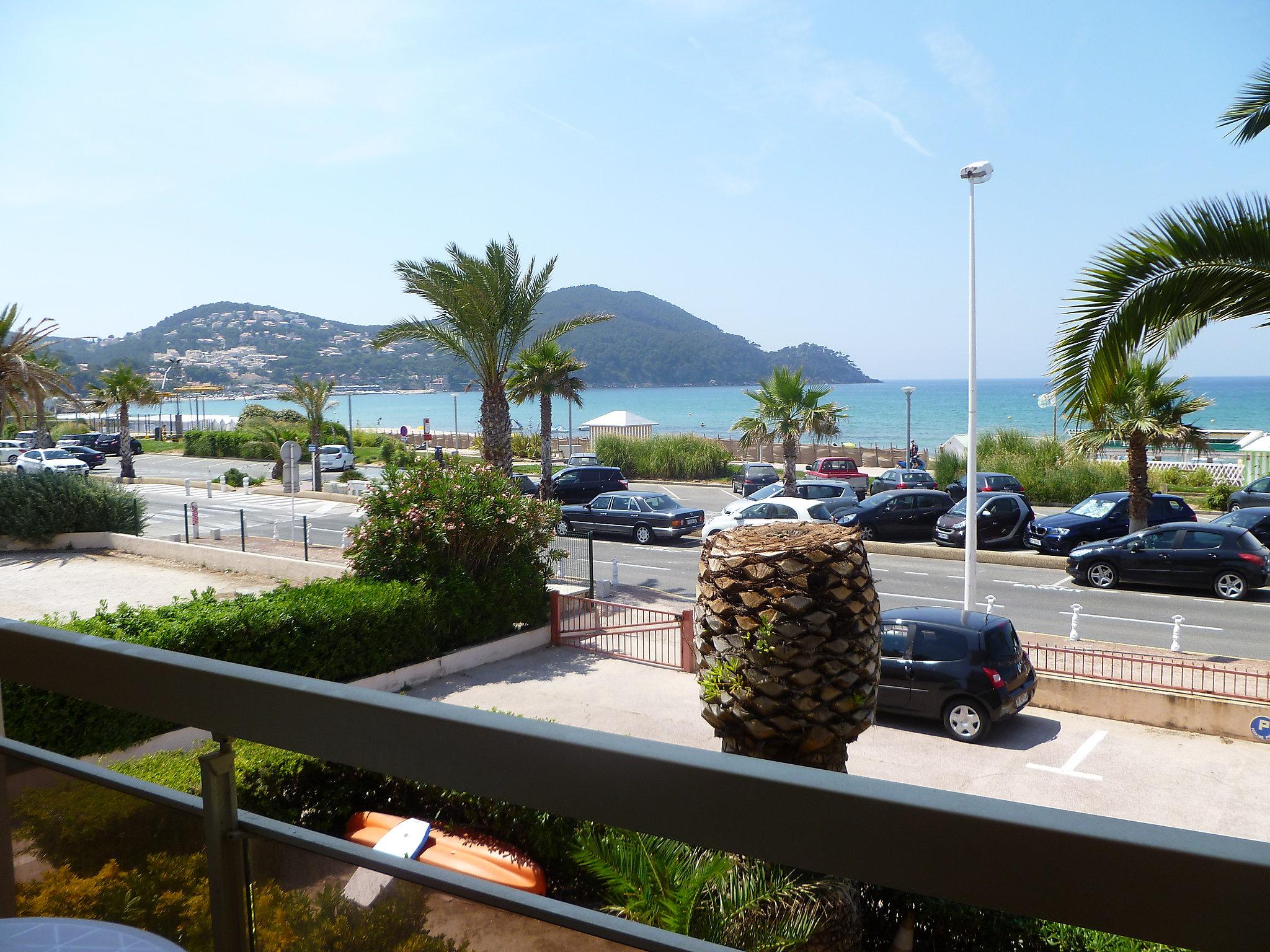 Photo 15 - Apartment in Saint-Cyr-sur-Mer with terrace and sea view