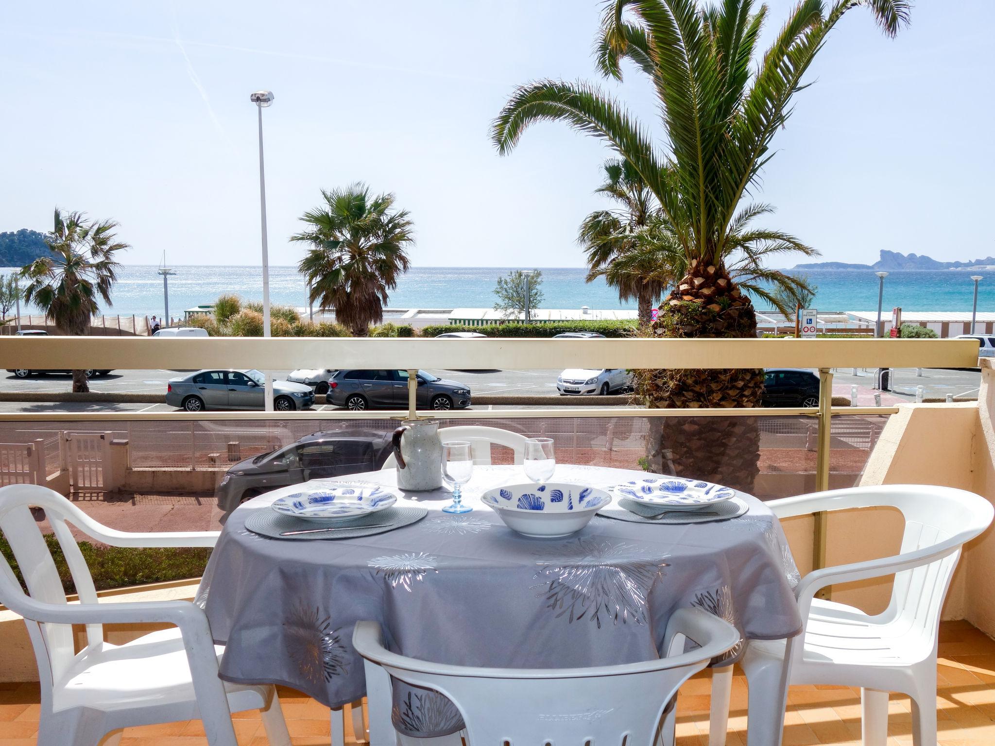 Foto 1 - Appartamento a Saint-Cyr-sur-Mer con terrazza e vista mare