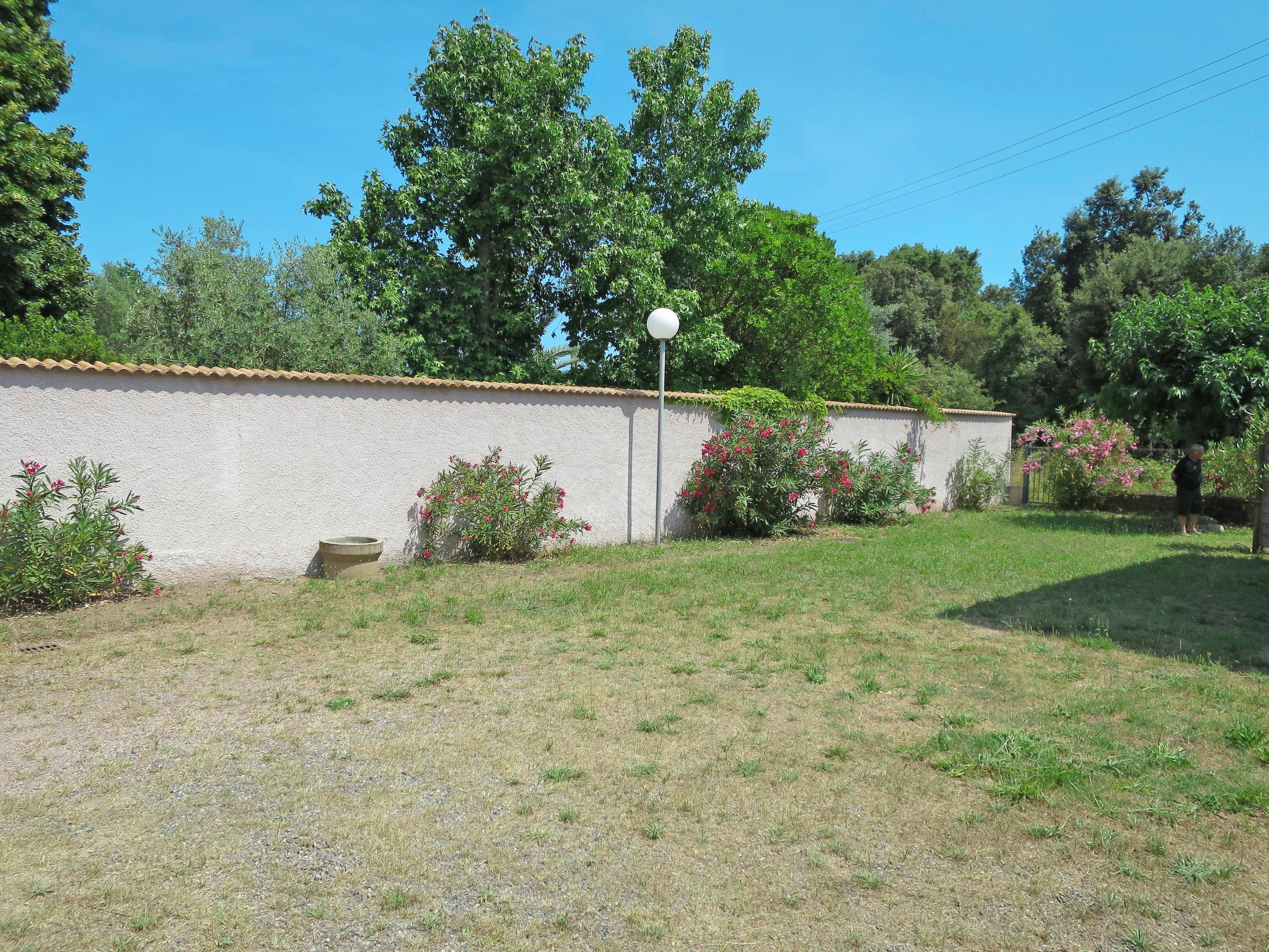 Photo 20 - Appartement de 2 chambres à Santa-Maria-Poggio avec jardin et vues à la mer