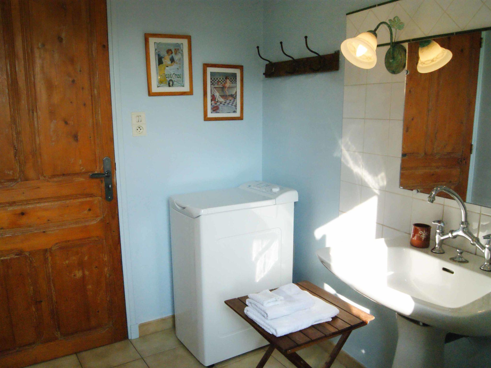 Foto 10 - Haus mit 2 Schlafzimmern in Bésignan mit garten