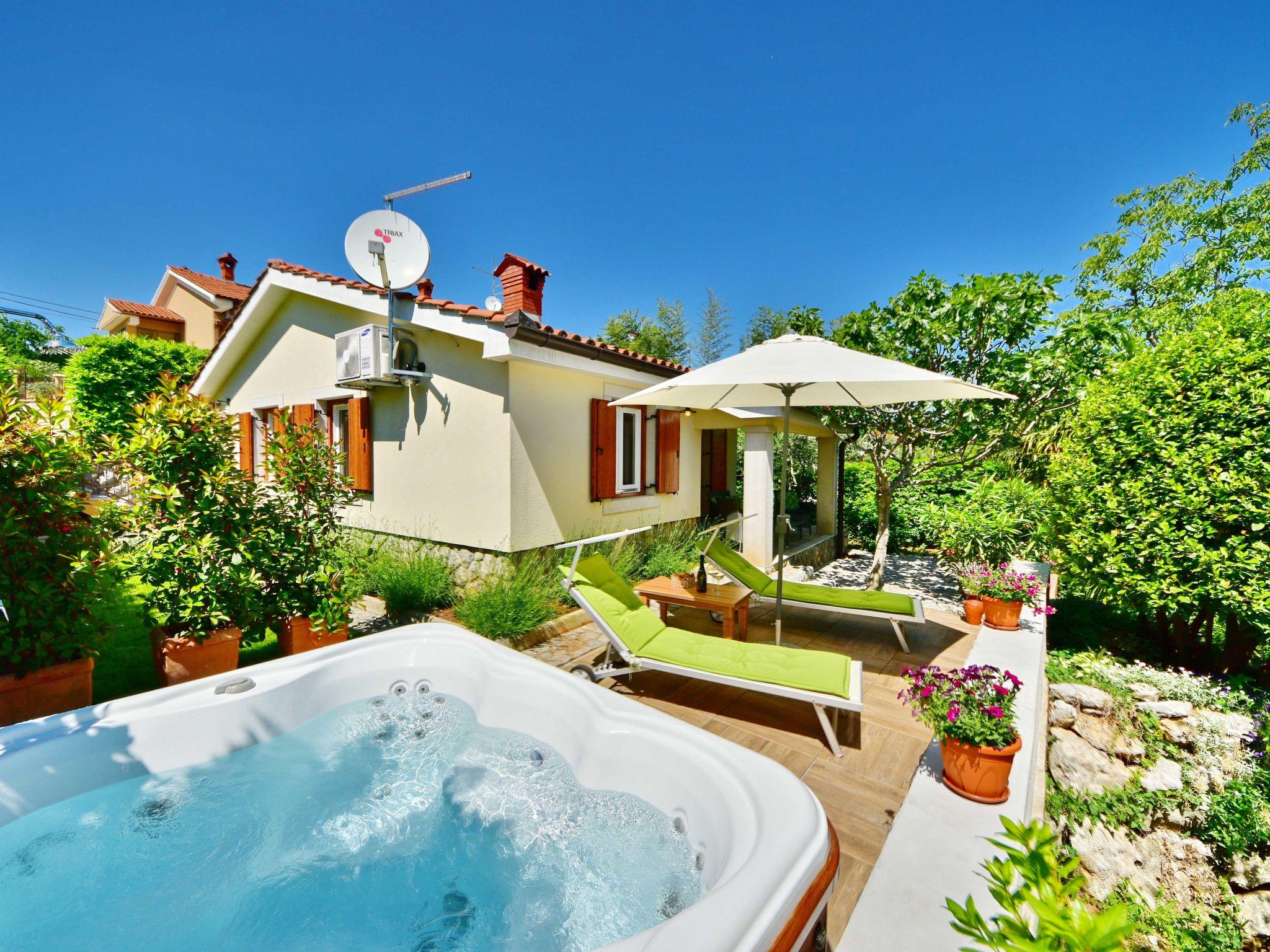 Photo 1 - Maison de 1 chambre à Opatija avec jardin et terrasse