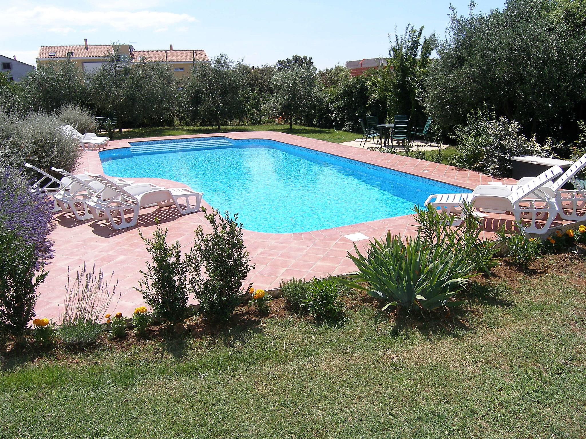 Photo 2 - Appartement de 3 chambres à Zadar avec piscine et jardin