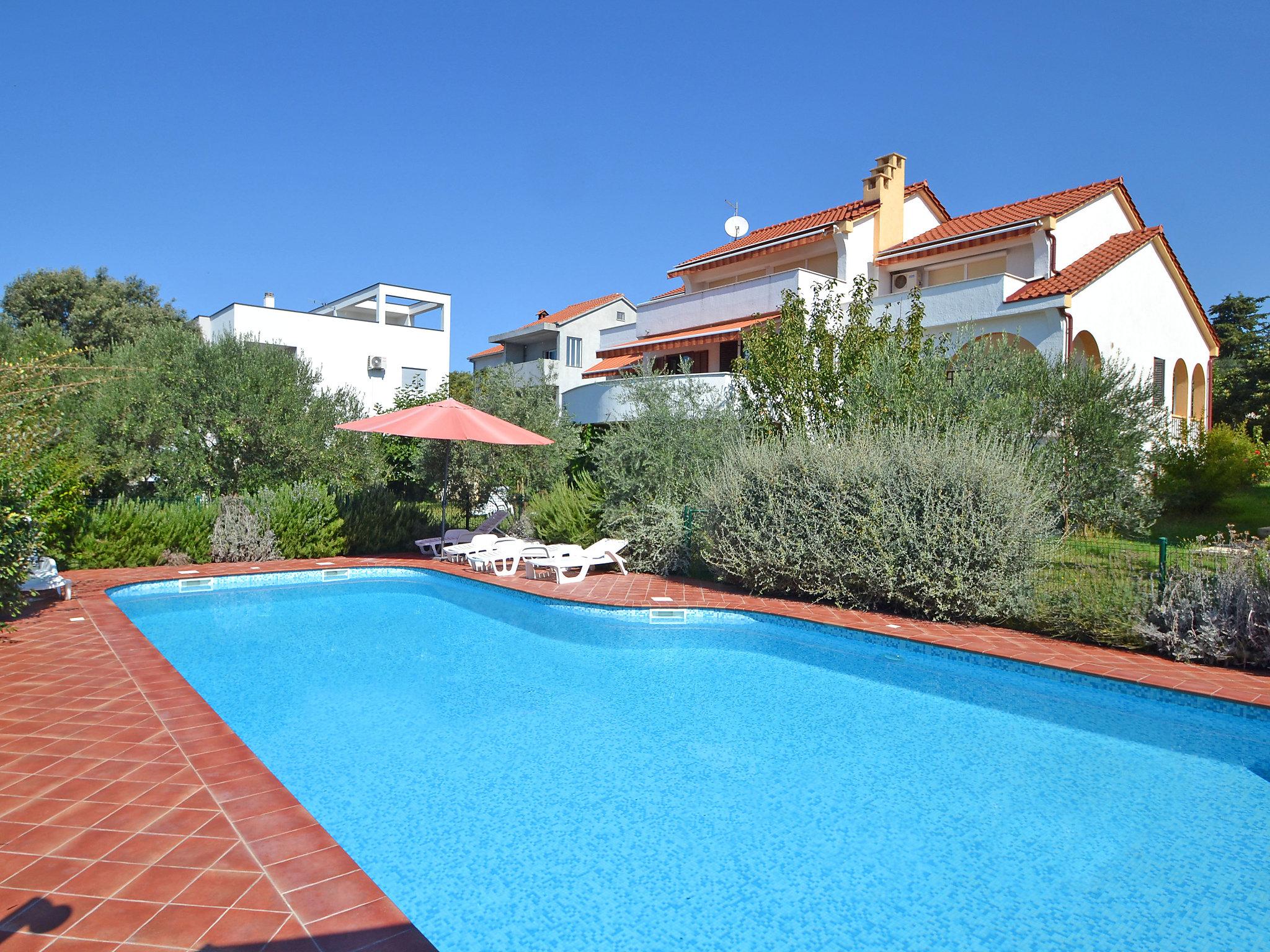 Foto 1 - Apartamento de 3 quartos em Zadar com piscina e vistas do mar