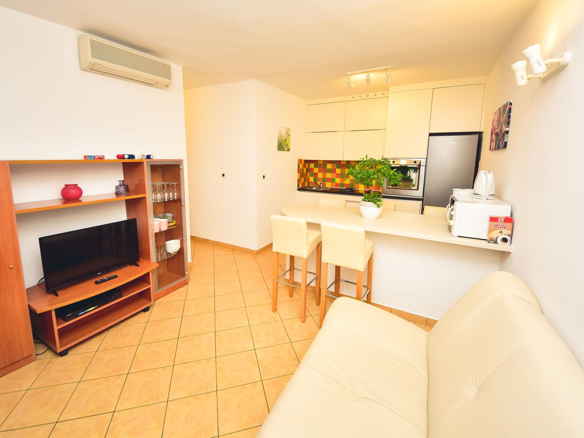 Photo 5 - 3 bedroom Apartment in Zadar with swimming pool and garden