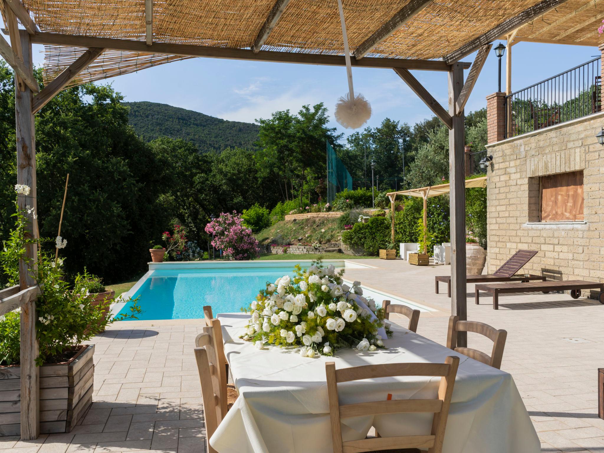 Foto 2 - Casa de 4 quartos em Montebuono com piscina privada e vista para a montanha