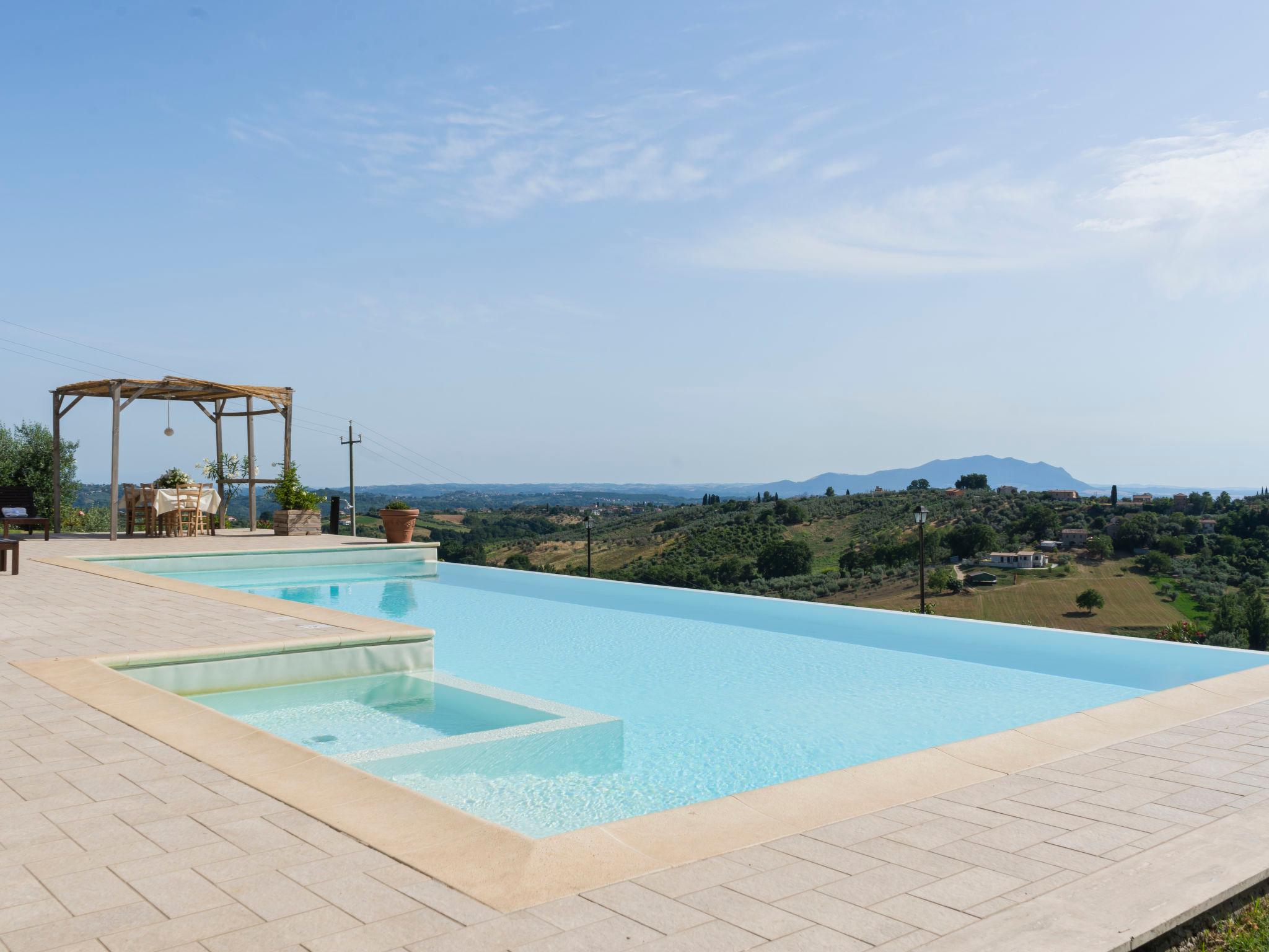 Foto 4 - Haus mit 4 Schlafzimmern in Montebuono mit privater pool und blick auf die berge