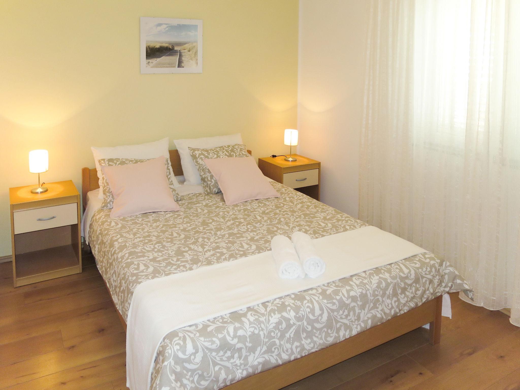 Foto 10 - Apartamento de 2 quartos em Sibenik com vistas do mar