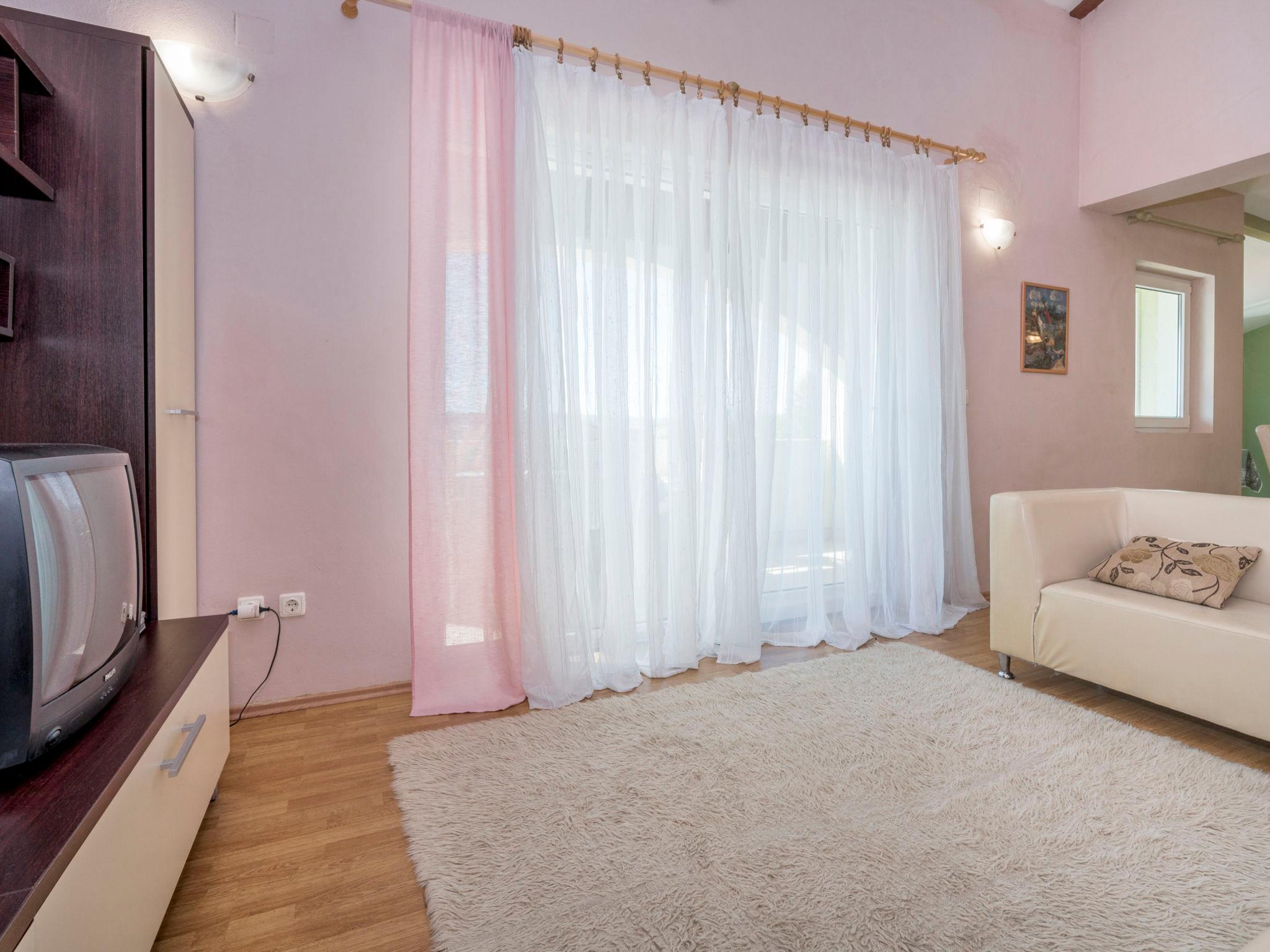 Foto 7 - Appartamento con 2 camere da letto a Kraljevica con piscina e giardino