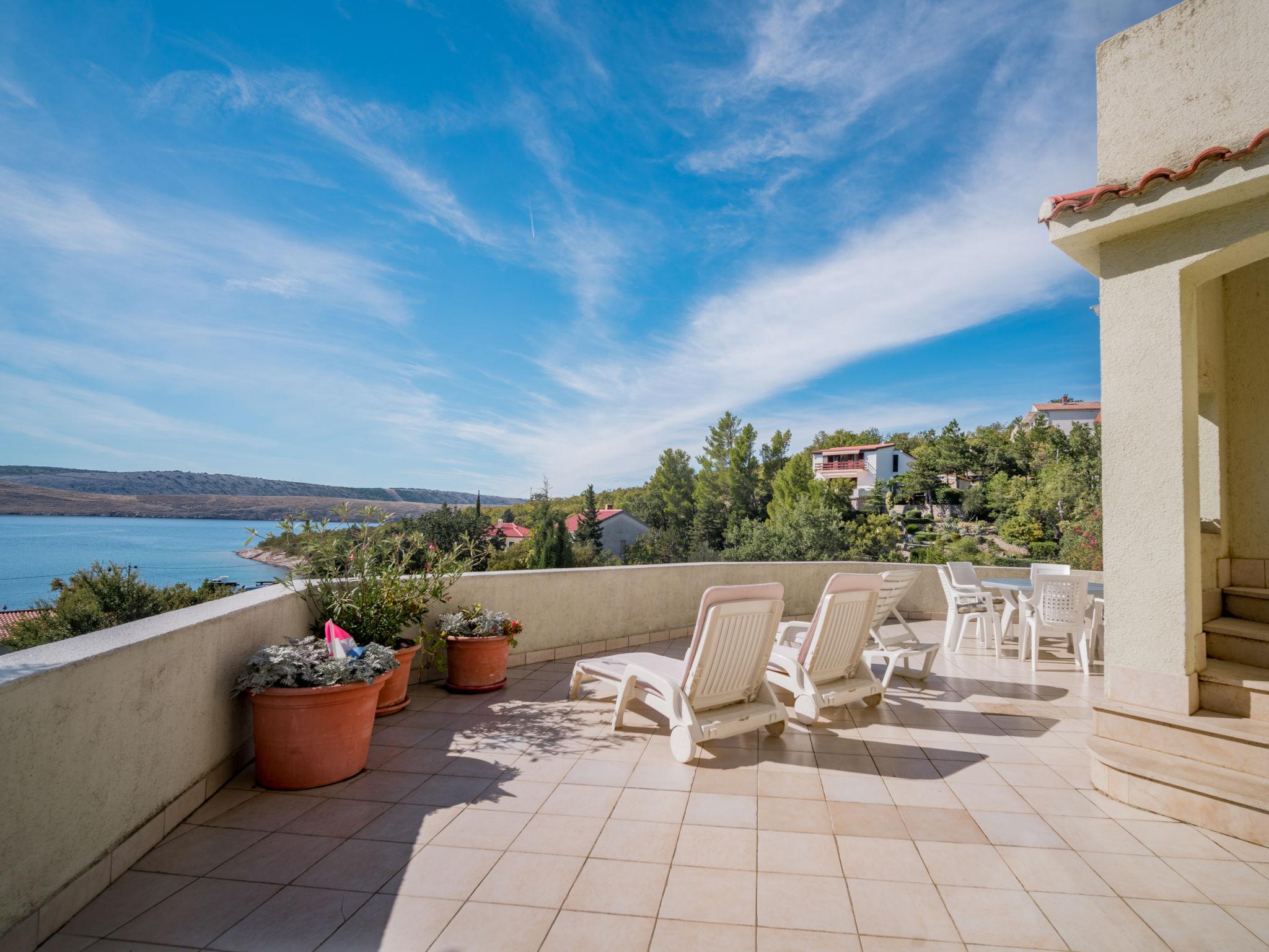 Foto 5 - Casa de 6 quartos em Kraljevica com piscina privada e vistas do mar