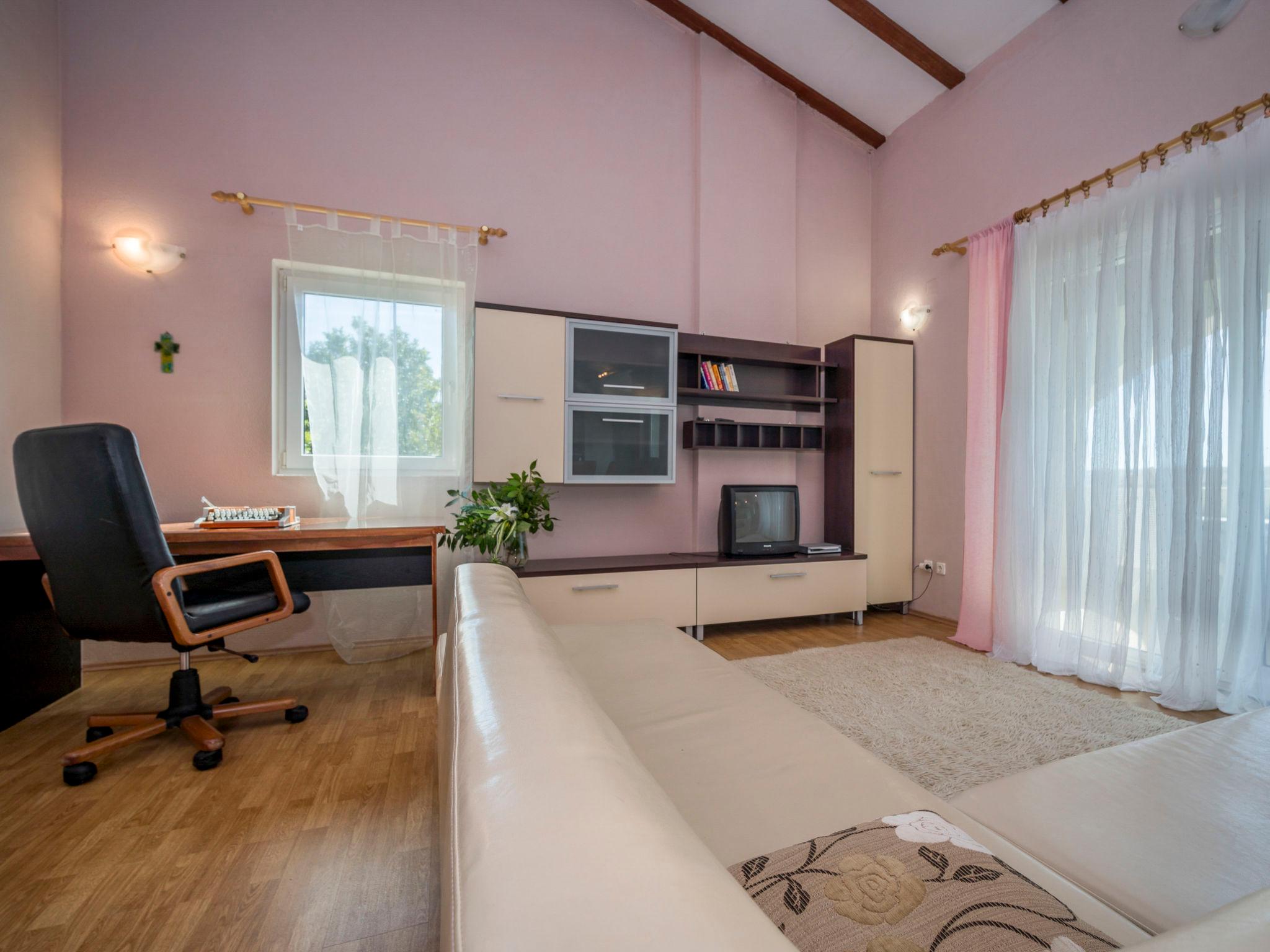 Foto 6 - Apartamento de 2 quartos em Kraljevica com piscina e jardim