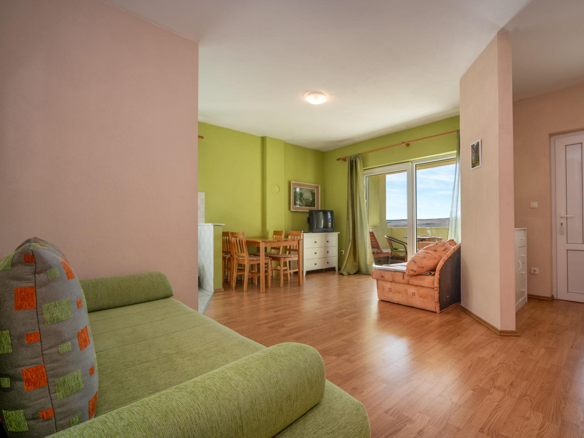 Photo 8 - 1 bedroom Apartment in Kraljevica with swimming pool and garden