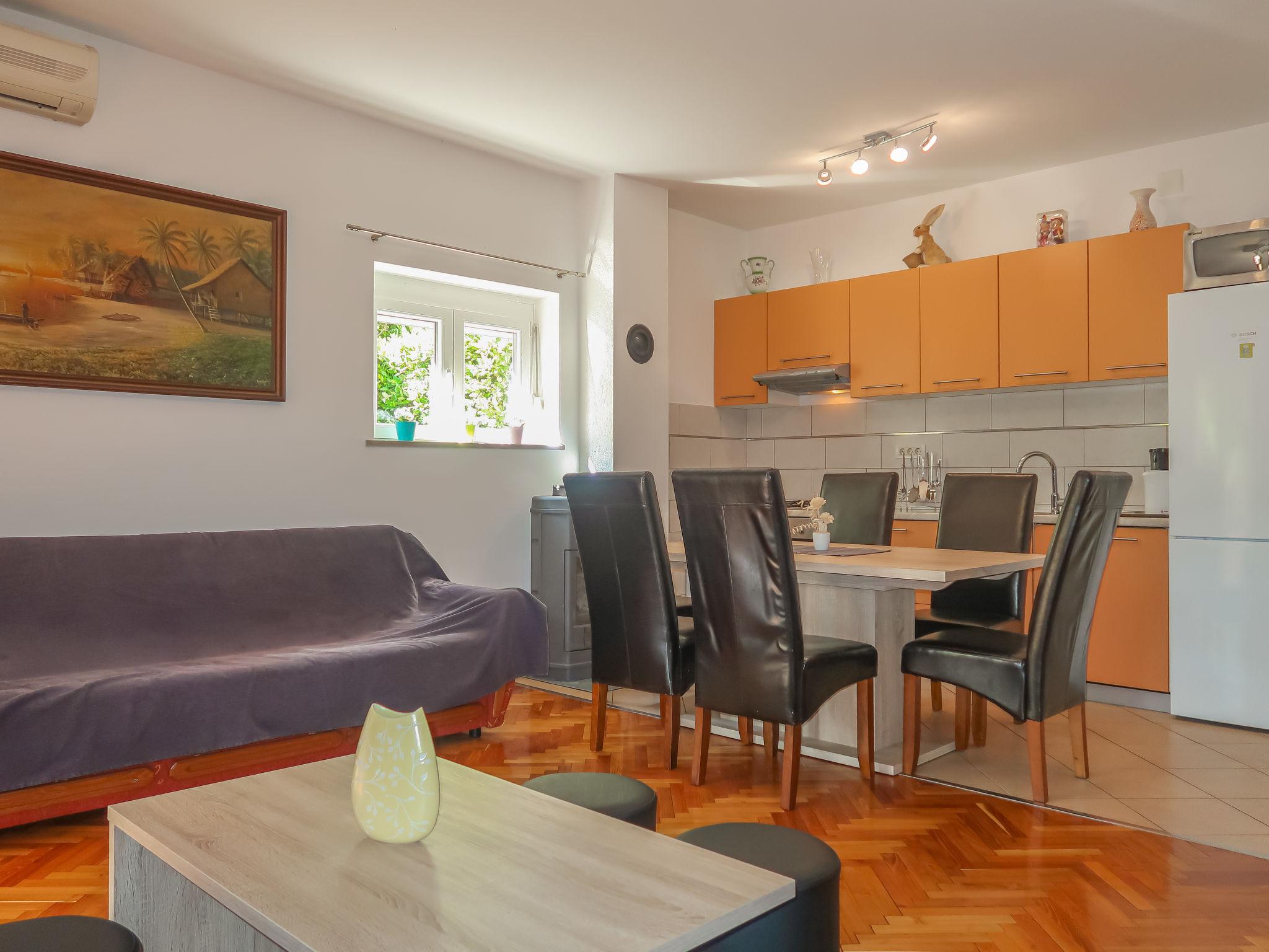 Foto 23 - Appartamento con 3 camere da letto a Crikvenica con terrazza e vista mare