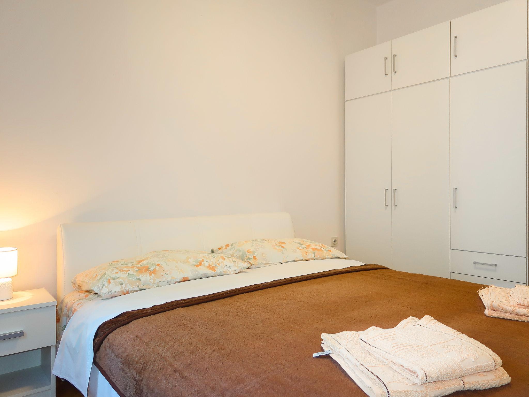 Foto 15 - Appartamento con 3 camere da letto a Crikvenica con terrazza e vista mare