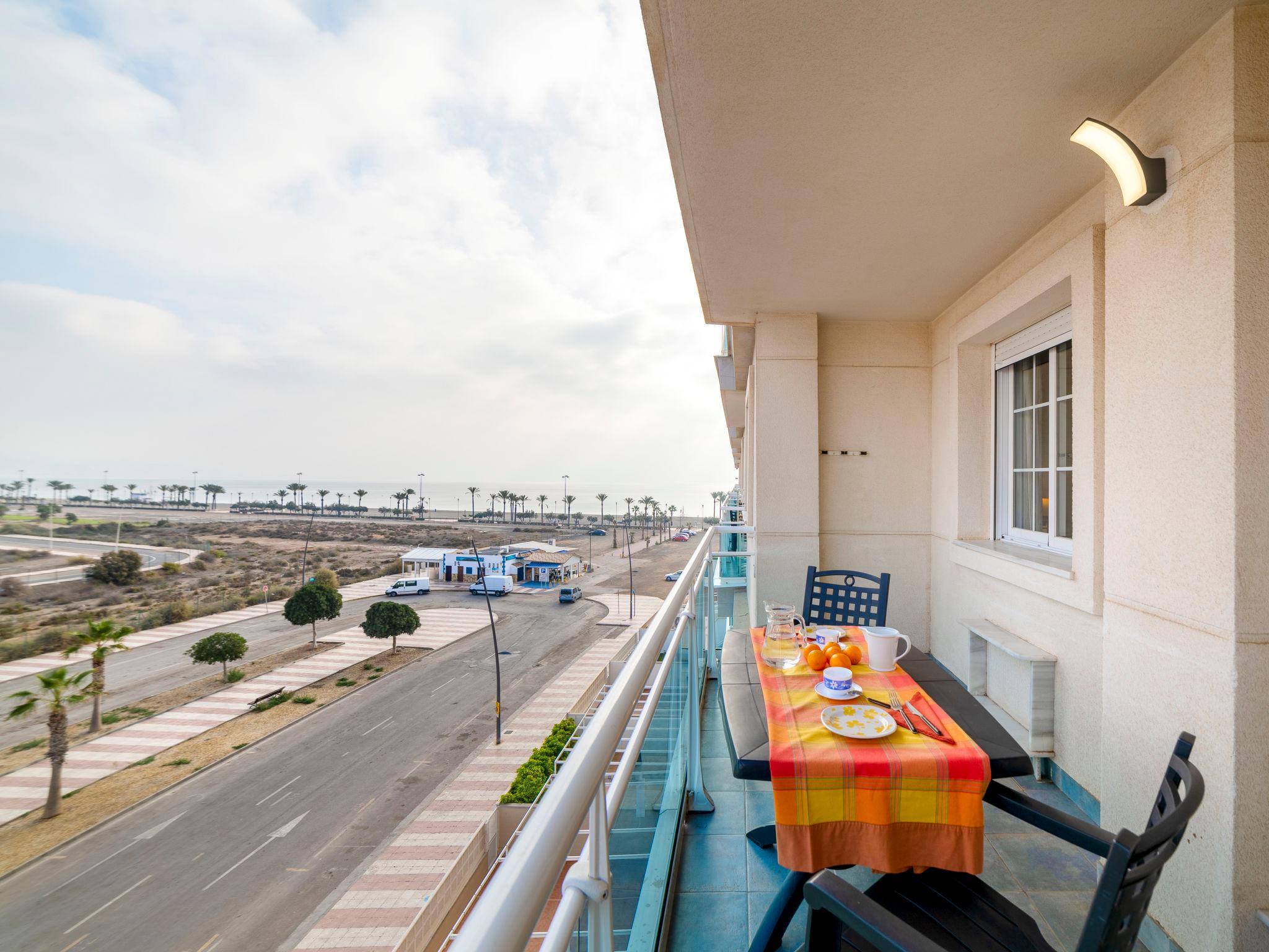 Foto 3 - Appartamento con 2 camere da letto a Roquetas de Mar con piscina e vista mare