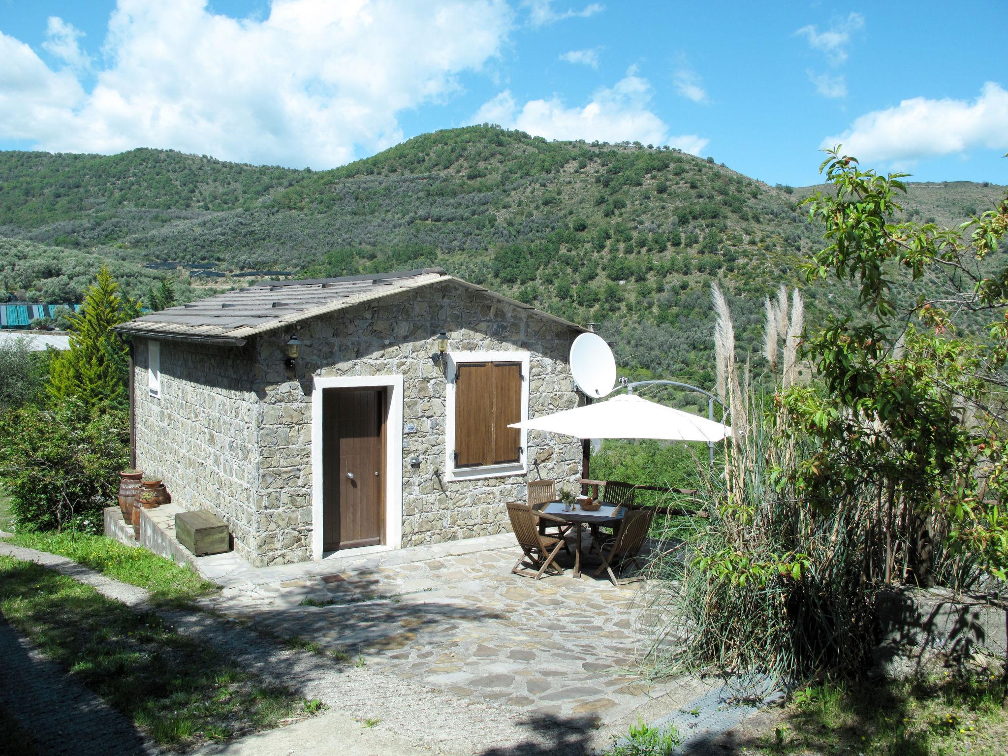 Photo 7 - Maison de 1 chambre à Pietrabruna avec terrasse et vues à la mer