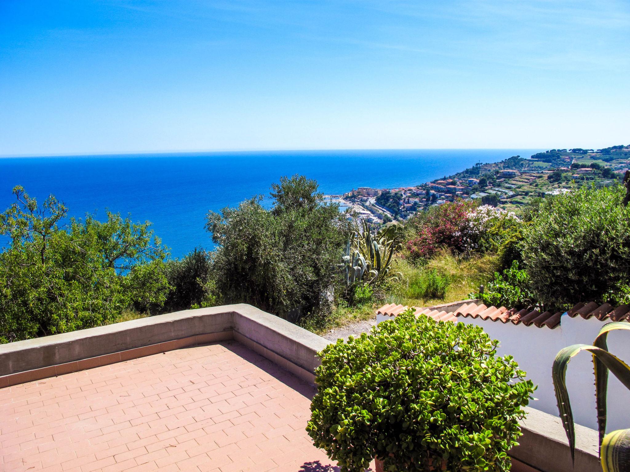 Photo 23 - Maison de 3 chambres à Imperia avec terrasse et vues à la mer