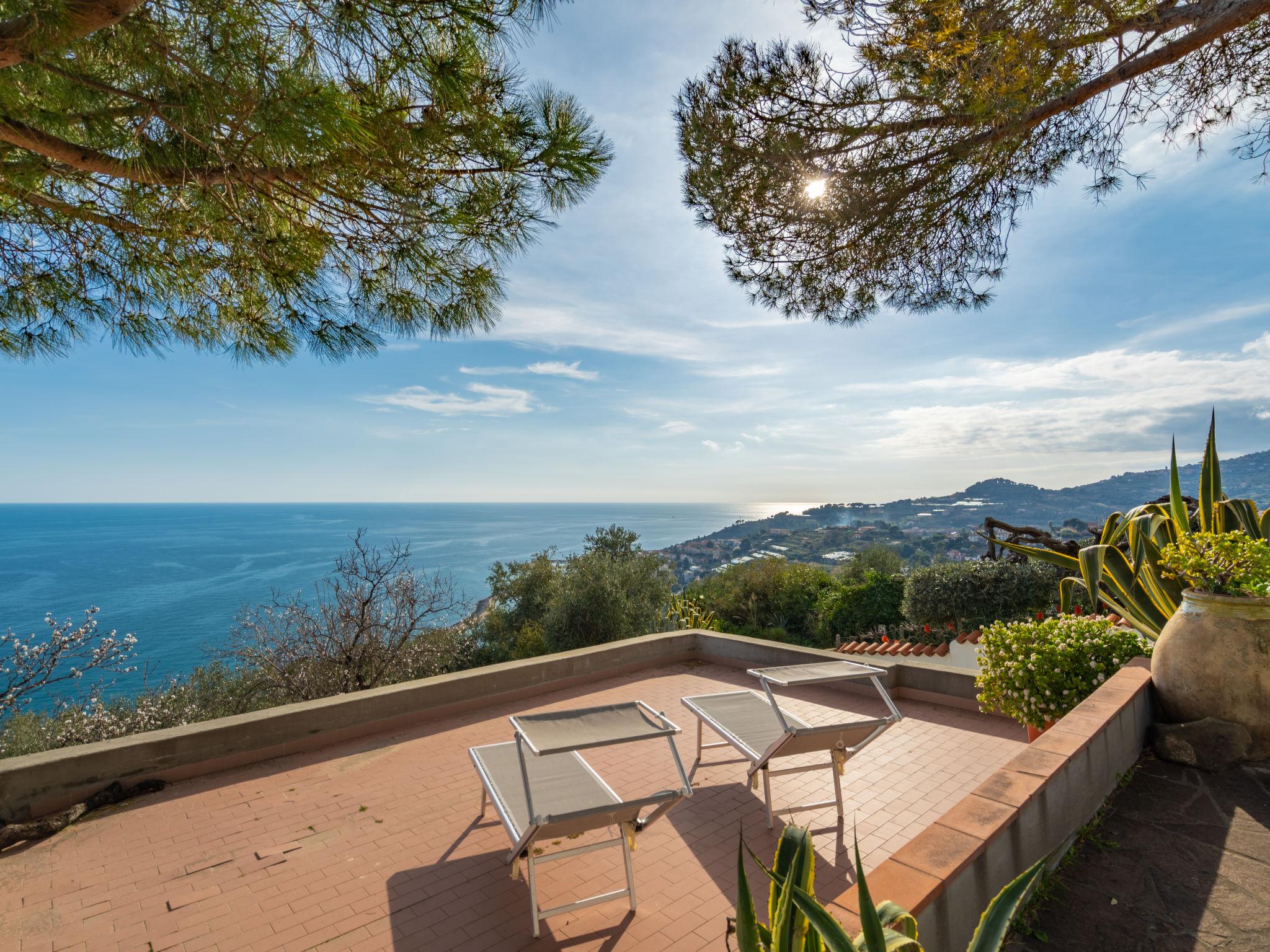 Photo 4 - Maison de 3 chambres à Imperia avec terrasse et vues à la mer