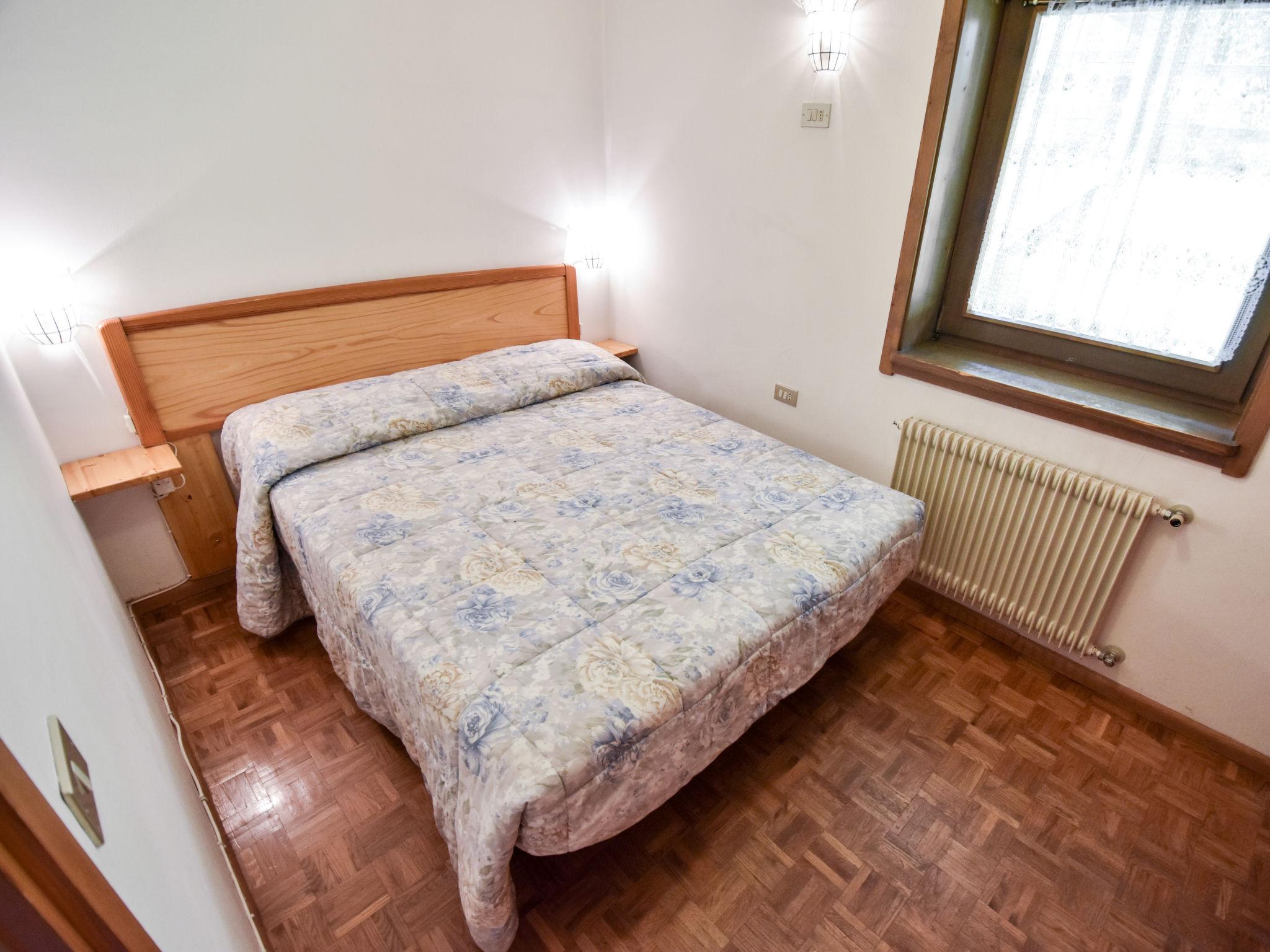 Foto 4 - Appartamento con 2 camere da letto a Canazei con vista sulle montagne