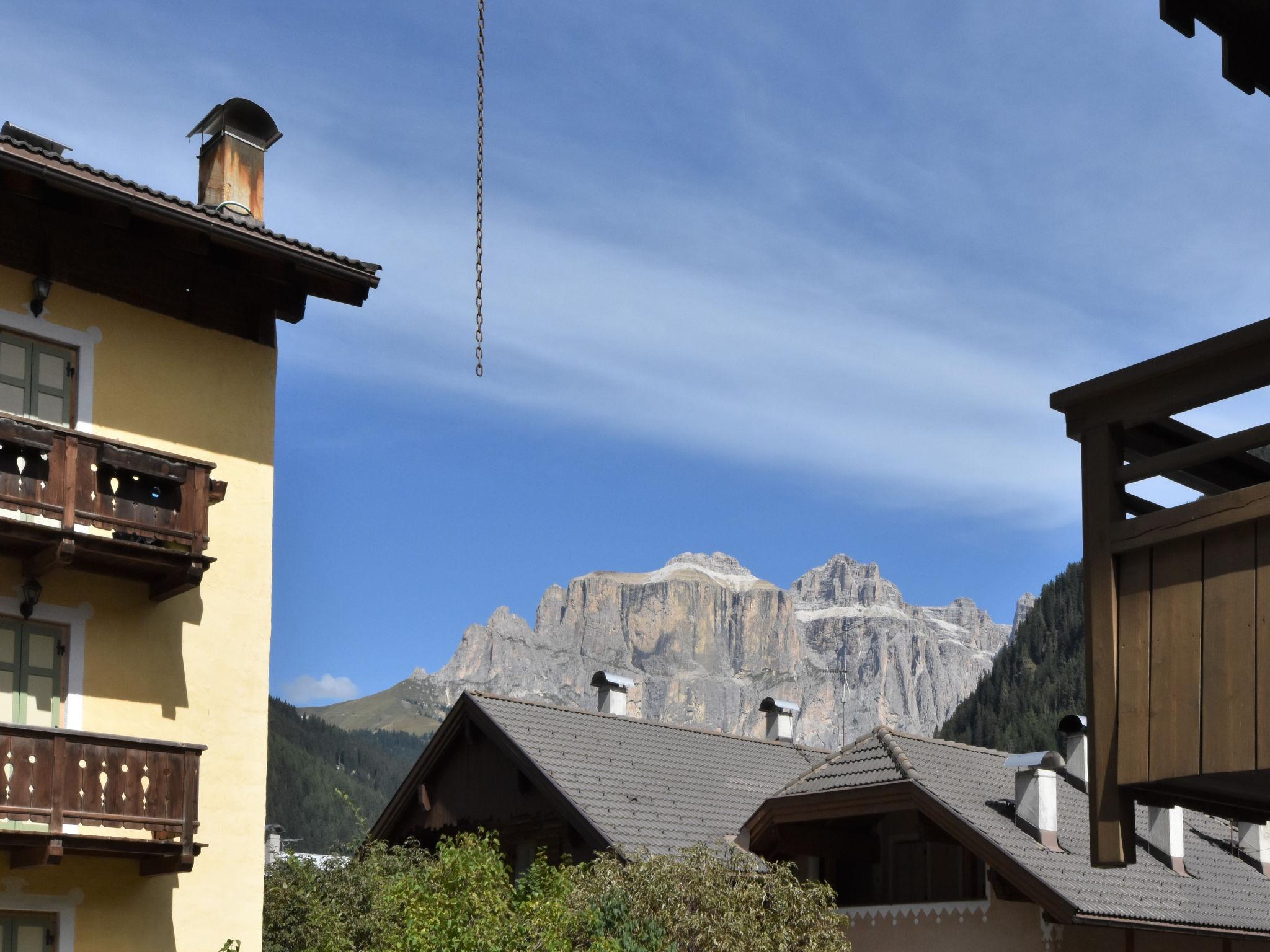 Foto 16 - Appartamento con 2 camere da letto a Canazei con vista sulle montagne