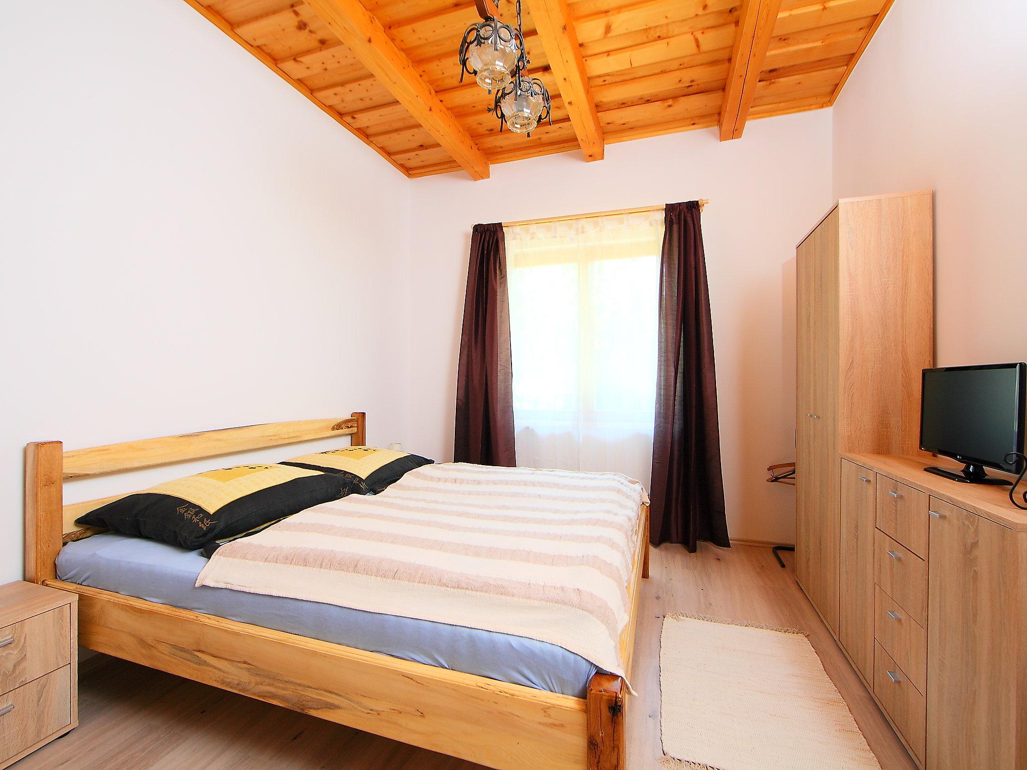 Foto 7 - Casa con 2 camere da letto a Balatonszemes con giardino e vista sulle montagne