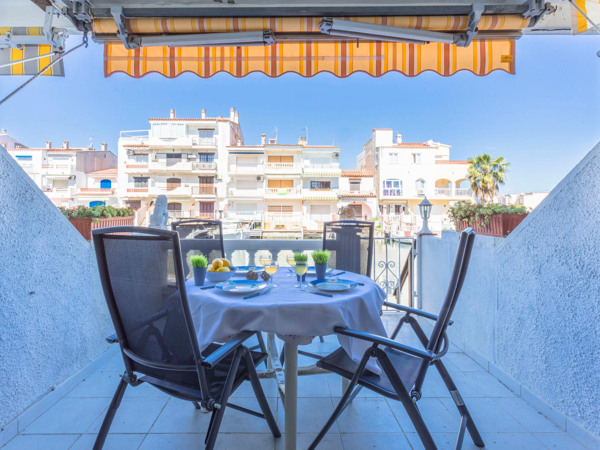 Foto 1 - Casa de 2 habitaciones en Castelló d'Empúries con terraza y vistas al mar