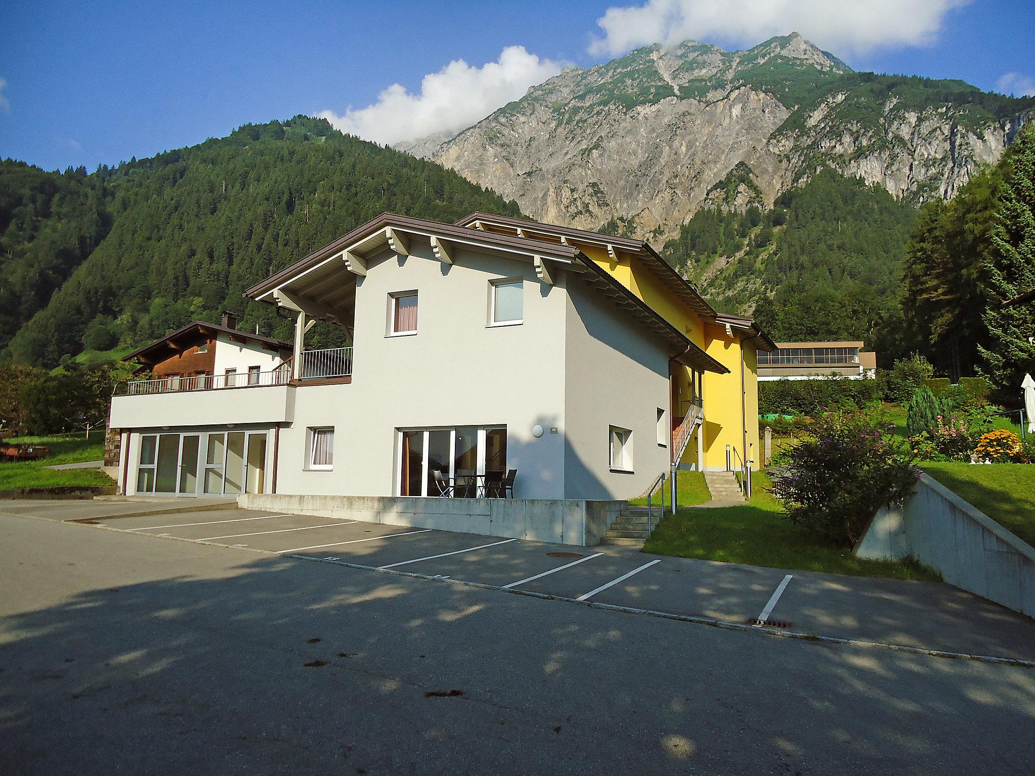 Photo 1 - Appartement de 3 chambres à Vandans avec terrasse et vues sur la montagne