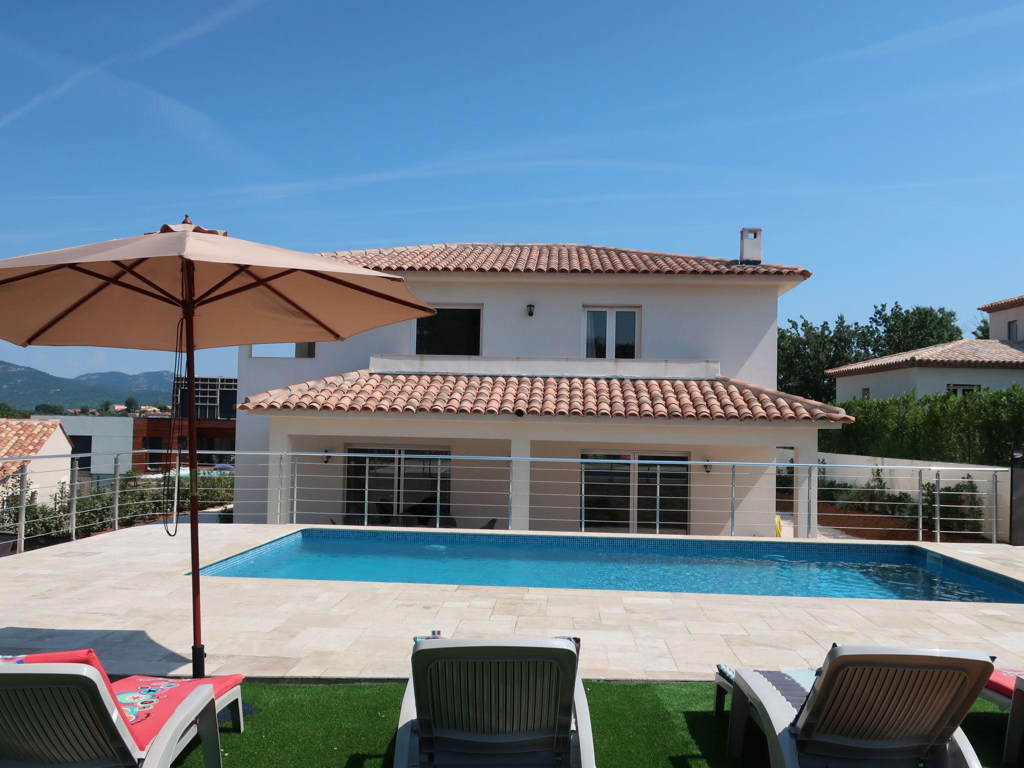 Photo 15 - 4 bedroom House in Cogolin with private pool and garden