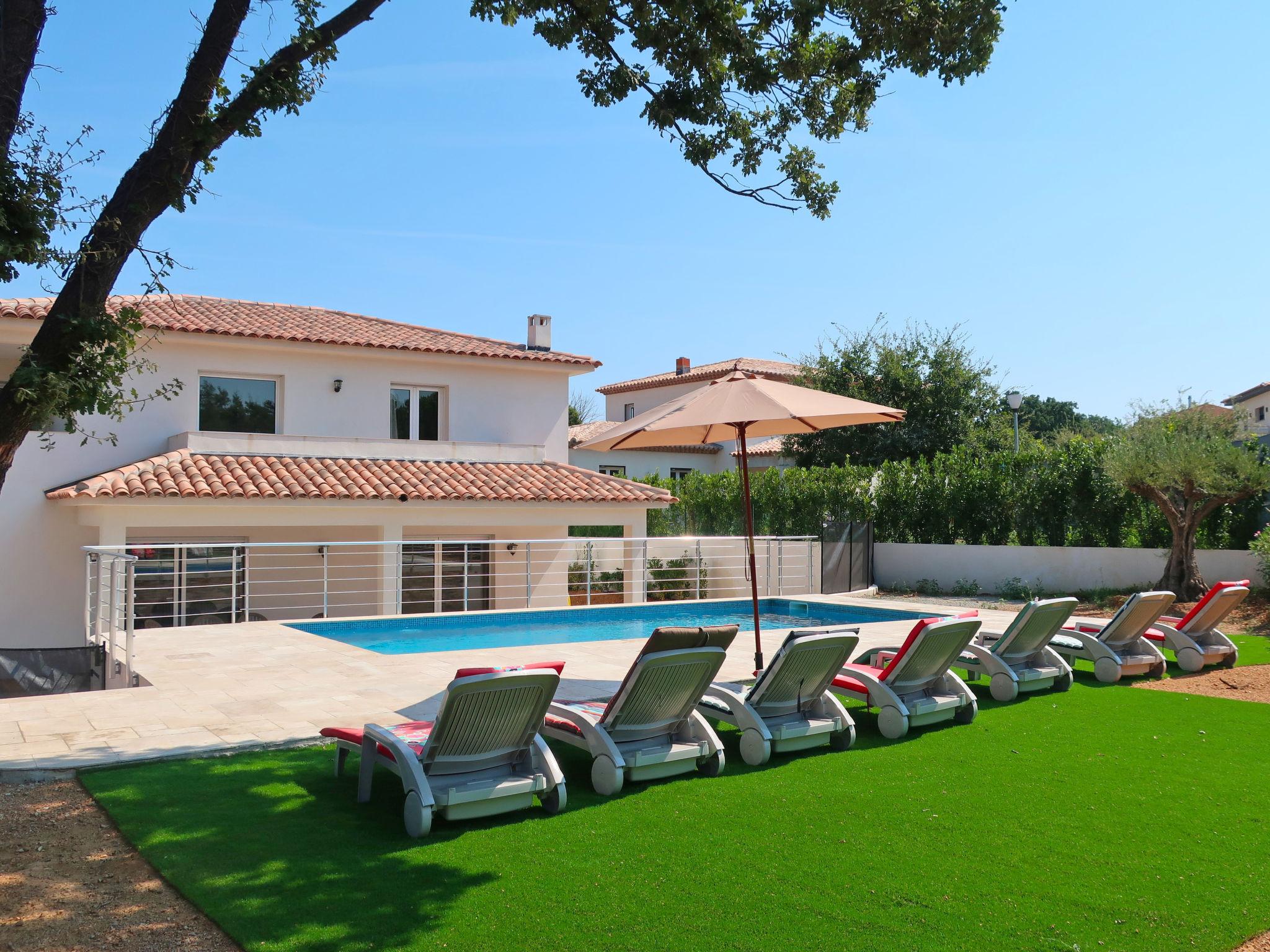 Photo 1 - Maison de 4 chambres à Cogolin avec piscine privée et jardin