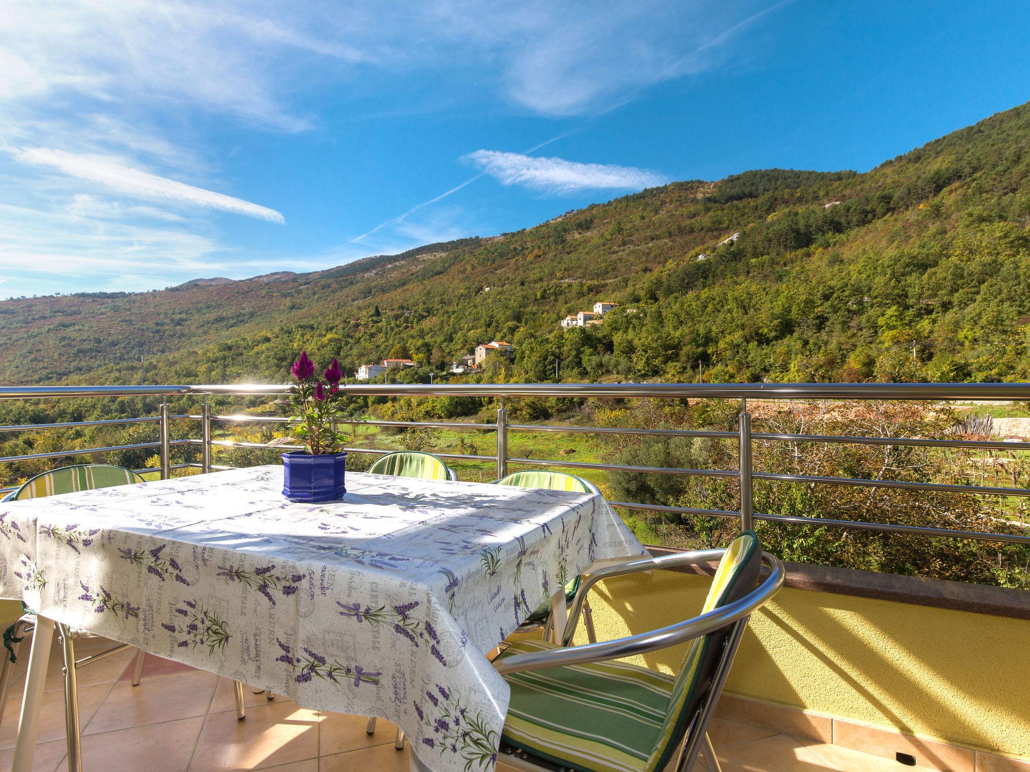 Foto 9 - Appartamento con 1 camera da letto a Mošćenička Draga con terrazza e vista mare